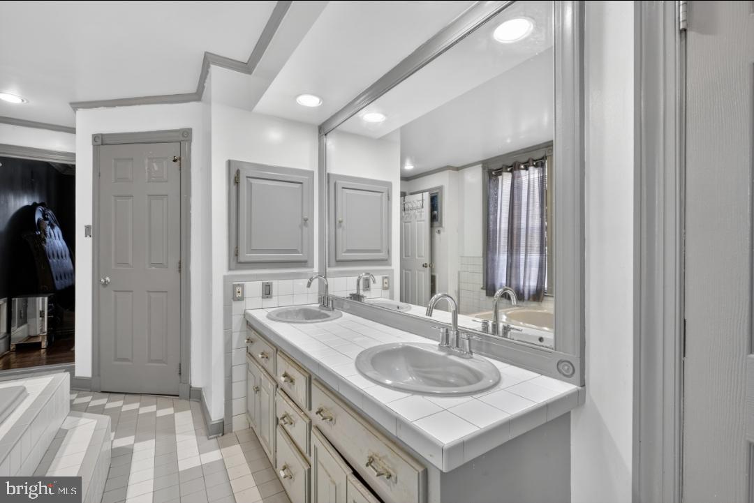 NORRISTOWN - Residential
