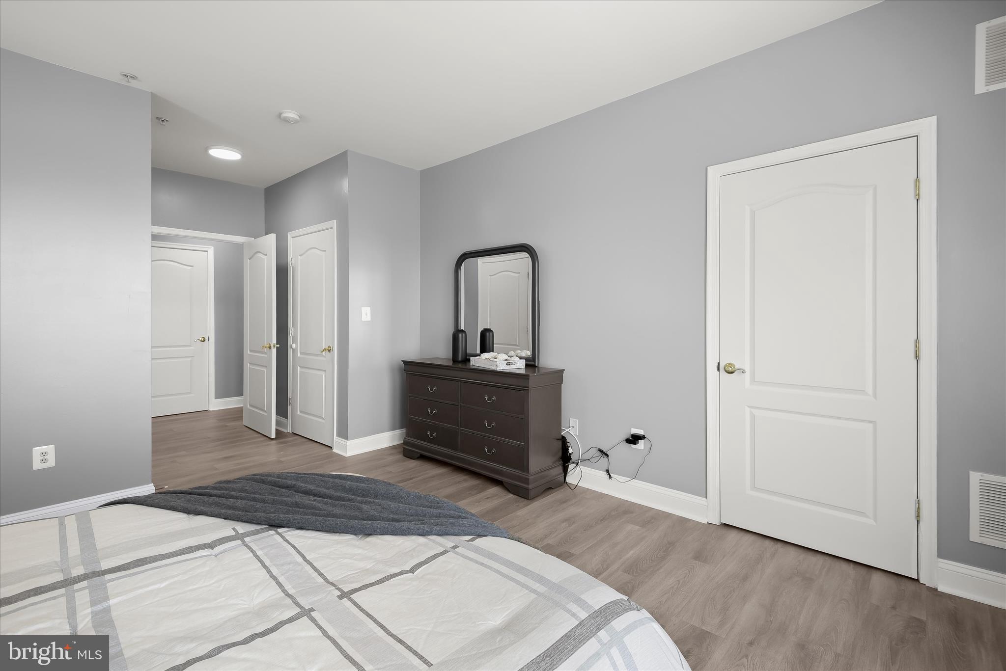 RIVER HILL - Residential