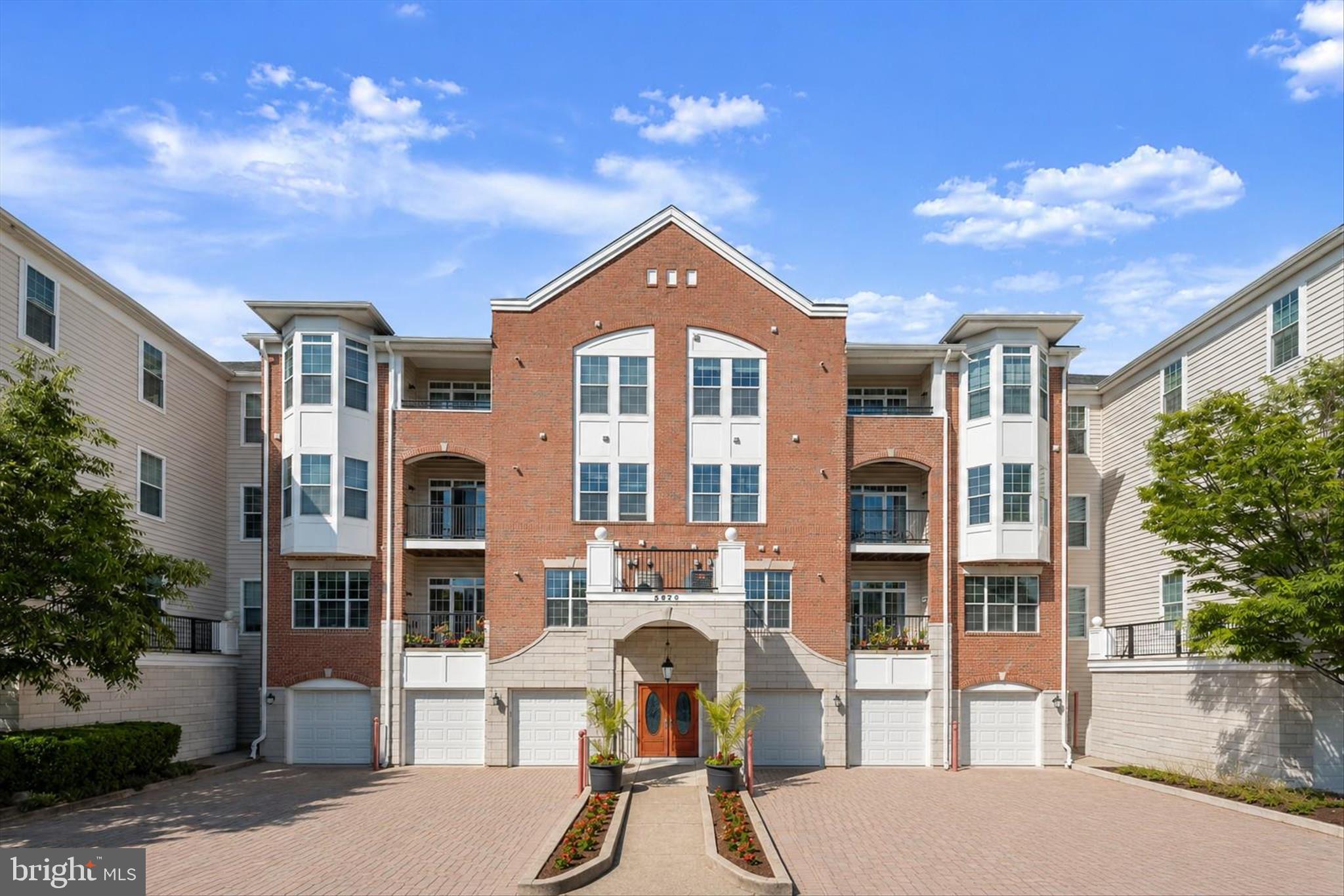 RIVER HILL - Residential