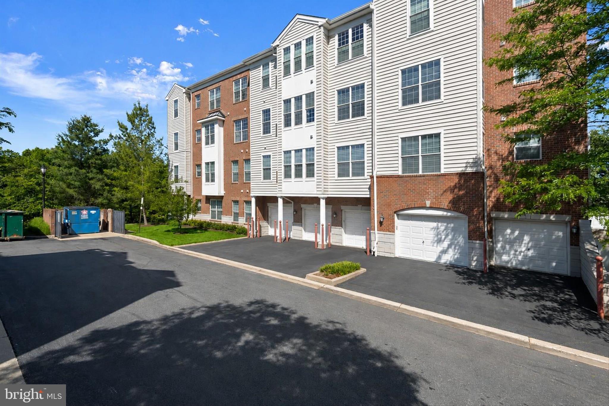 RIVER HILL - Residential