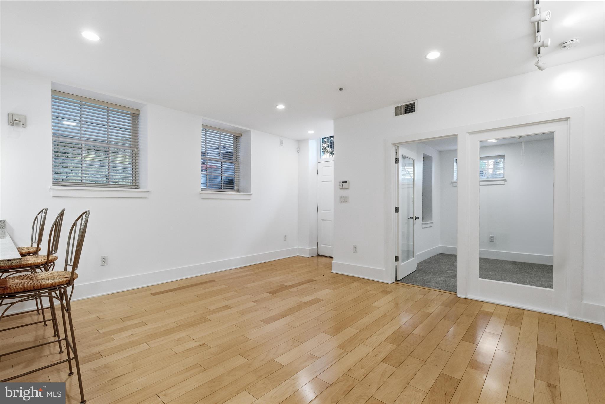WOODLEY PARK - Residential