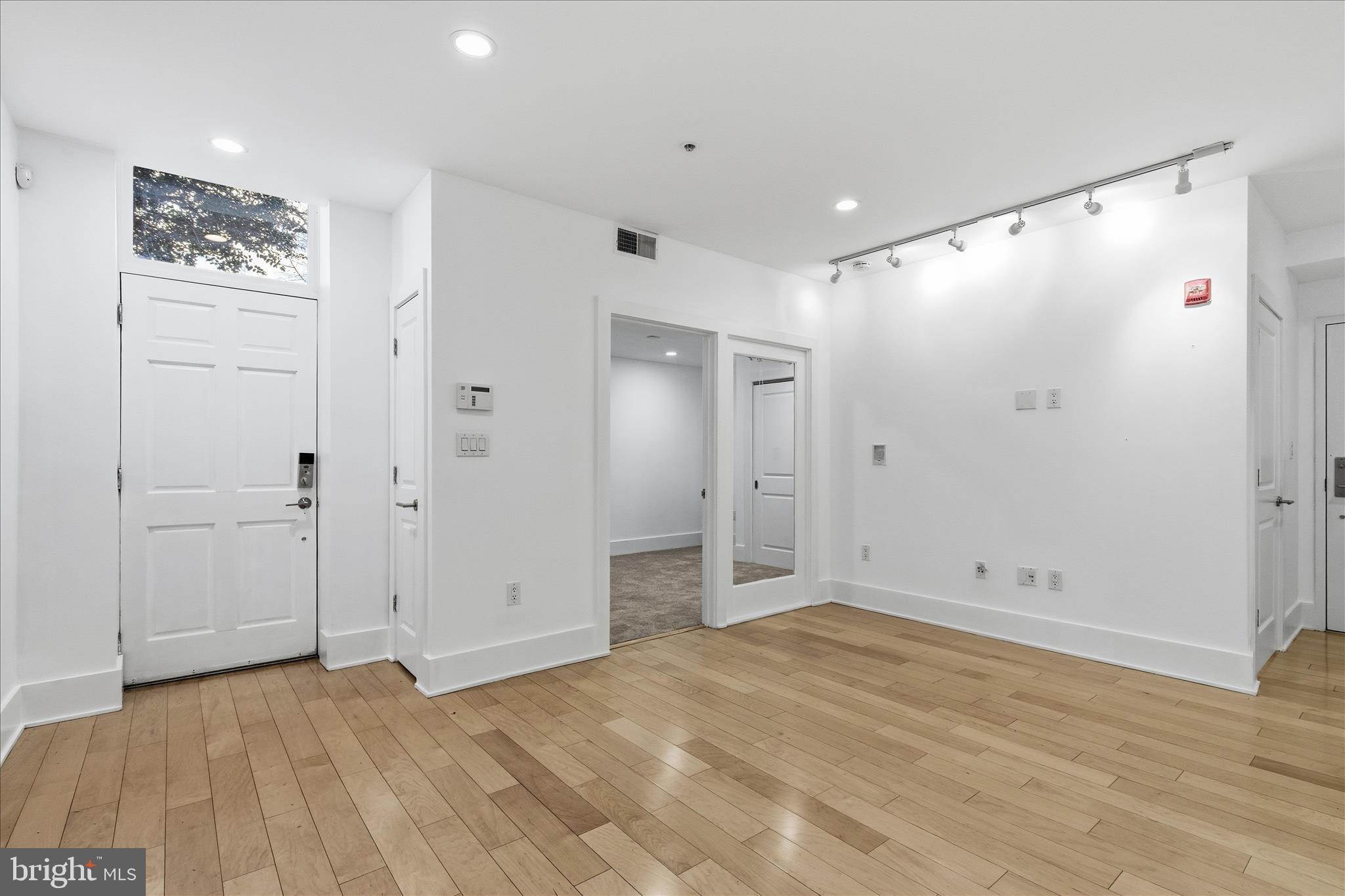 WOODLEY PARK - Residential