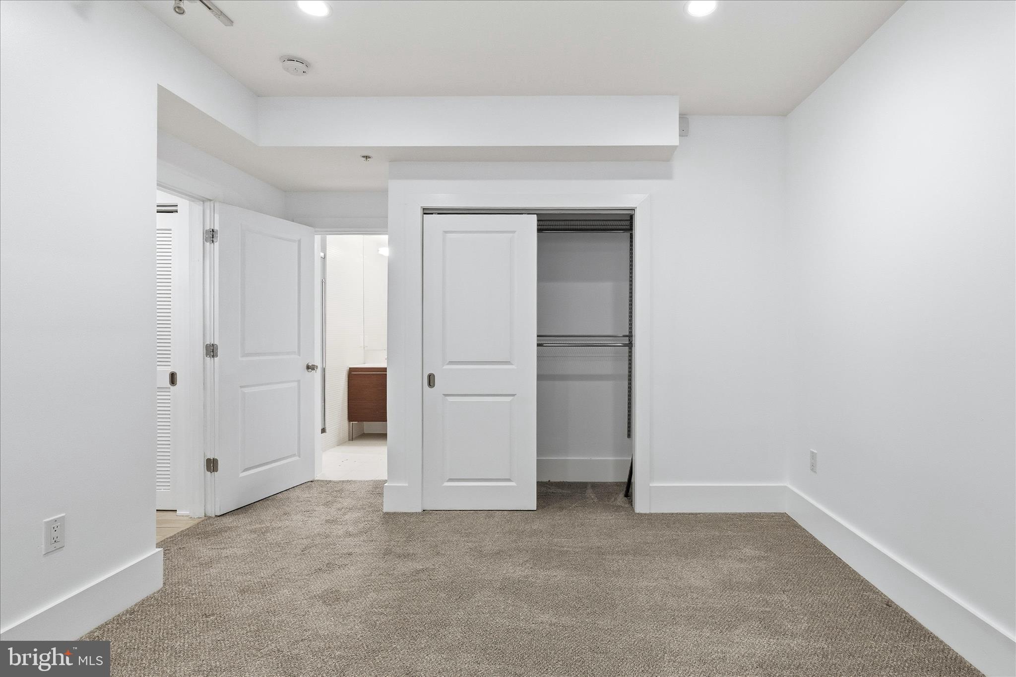 WOODLEY PARK - Residential