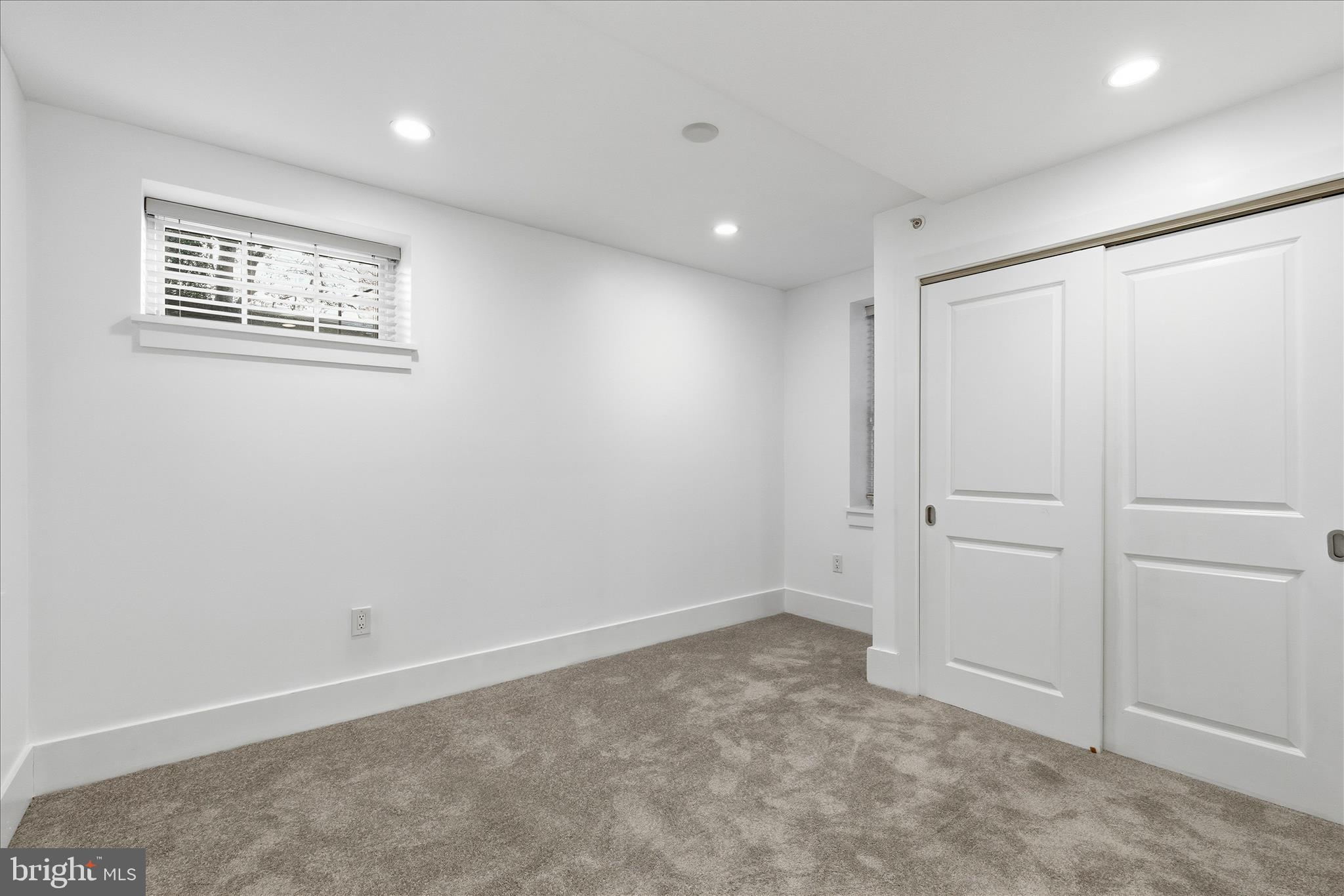 WOODLEY PARK - Residential
