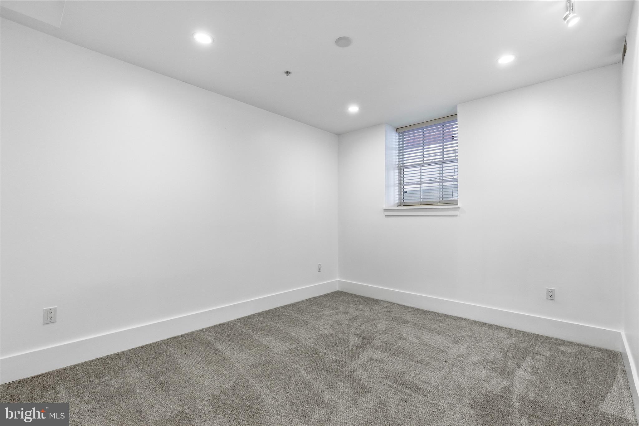 WOODLEY PARK - Residential