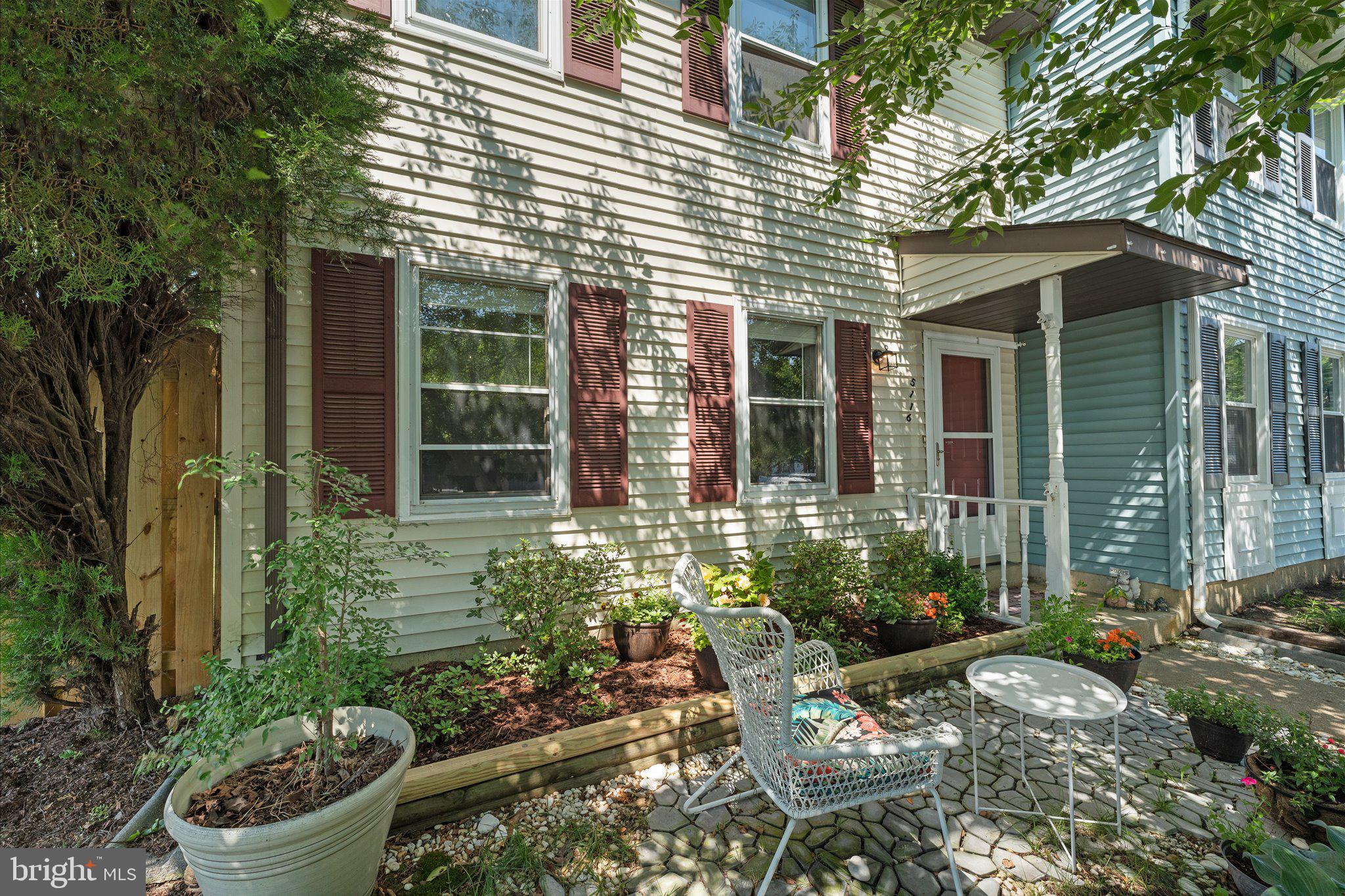 BEAUTIFULLY UPDATED END-UNIT TOWNHOME WITH ONE OF THE LARGEST YARDS IN THE COMMUNITY!
Move right into this beautifully updated 3-bedroom, 1.5-bath end-unit townhome situated on a desirable corner lot backing to a large common area. The spacious, fully fenced backyard features a paver patio and plenty of room for entertaining, gardening, pets, or play. The fence was replaced in 2025, adding privacy and peace of mind.
Inside, you'll find a bright, refreshed interior with luxury vinyl plank flooring, fresh paint, updated lighting, renovated bathrooms, and an upgraded kitchen featuring granite countertops, modern cabinetry, and new  appliances. Extensive improvements completed in recent years include updates to the roof, HVAC, electrical, plumbing, flooring, doors, fixtures, and more.
Conveniently located near shopping, dining, parks, and commuter routes, this move-in ready home offers the perfect combination of indoor comfort and outdoor living. Don't miss it!