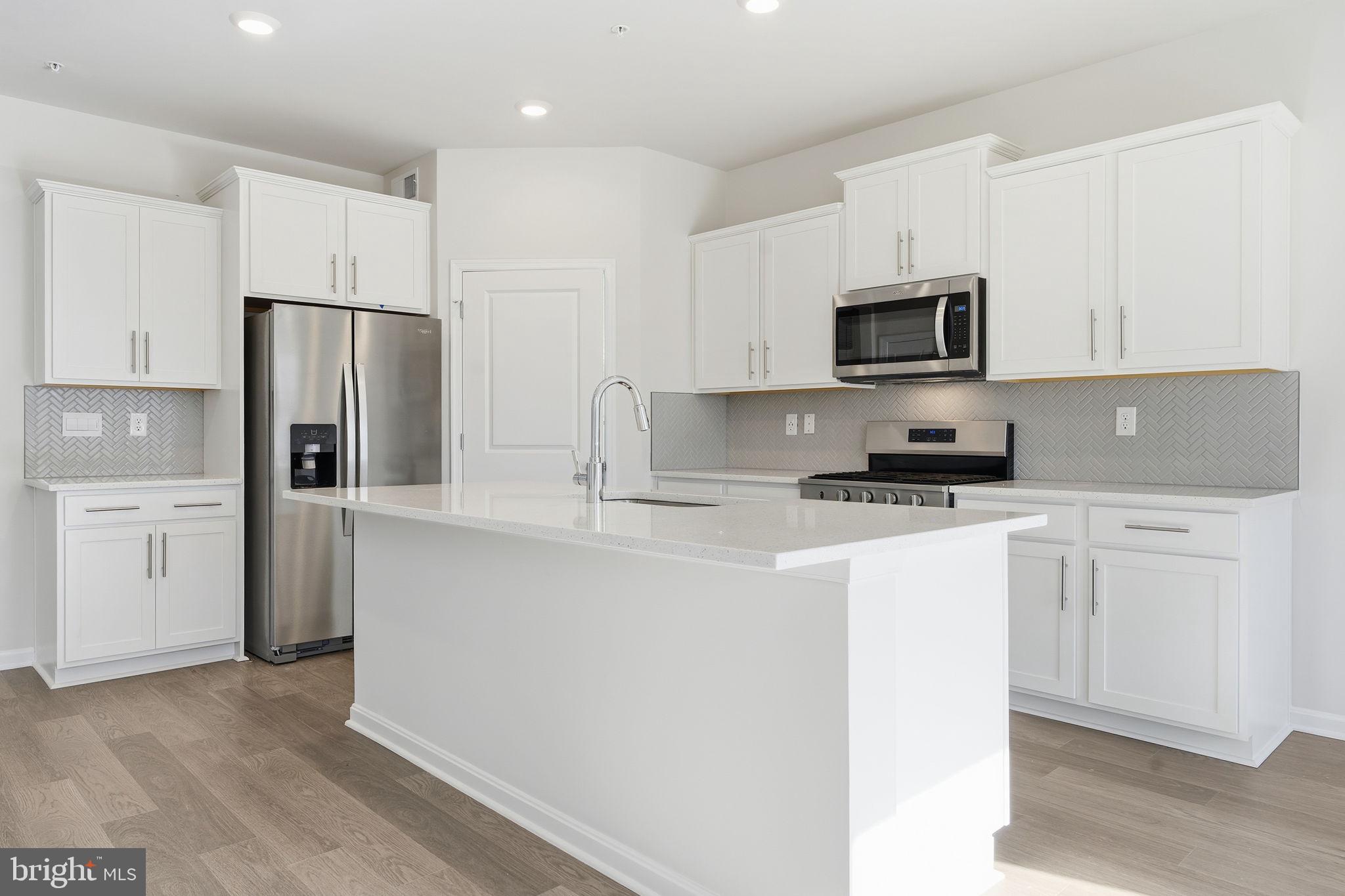 CREEKSIDE ESTATES - Residential