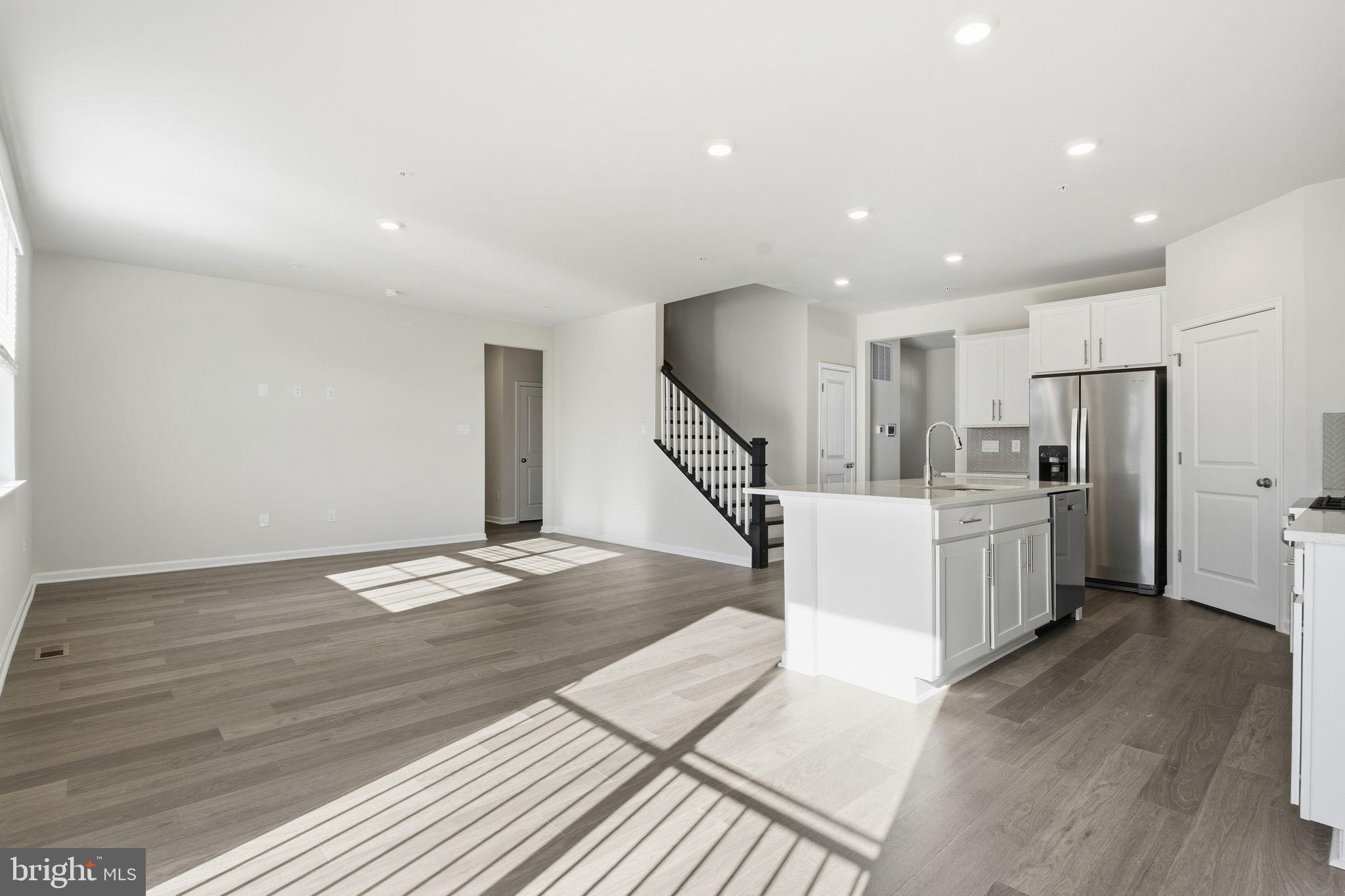 CREEKSIDE ESTATES - Residential