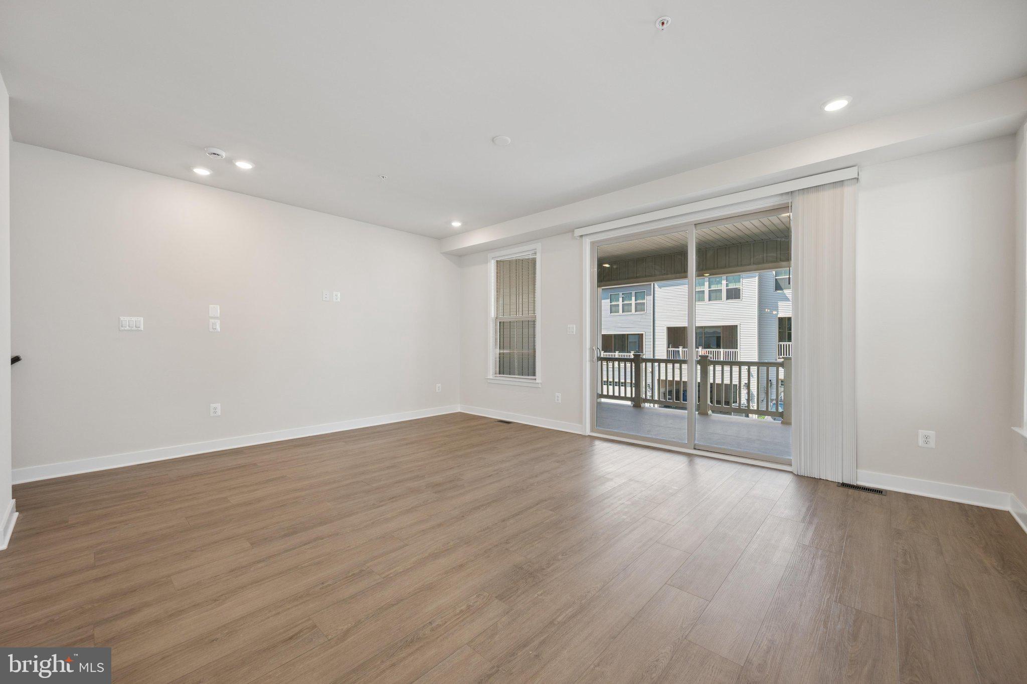 LAKE LINGANORE OAKDALE - Residential
