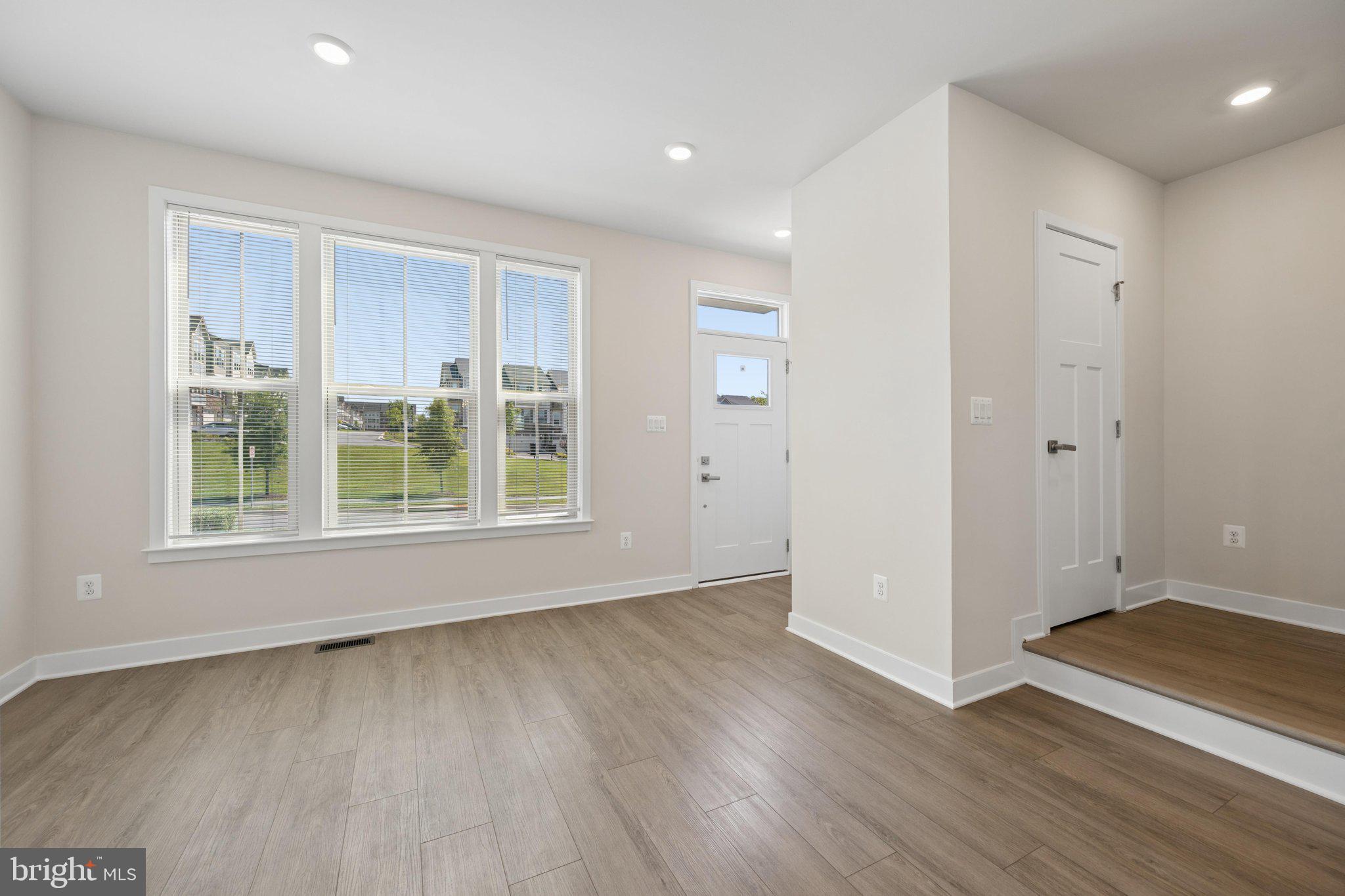 LAKE LINGANORE OAKDALE - Residential