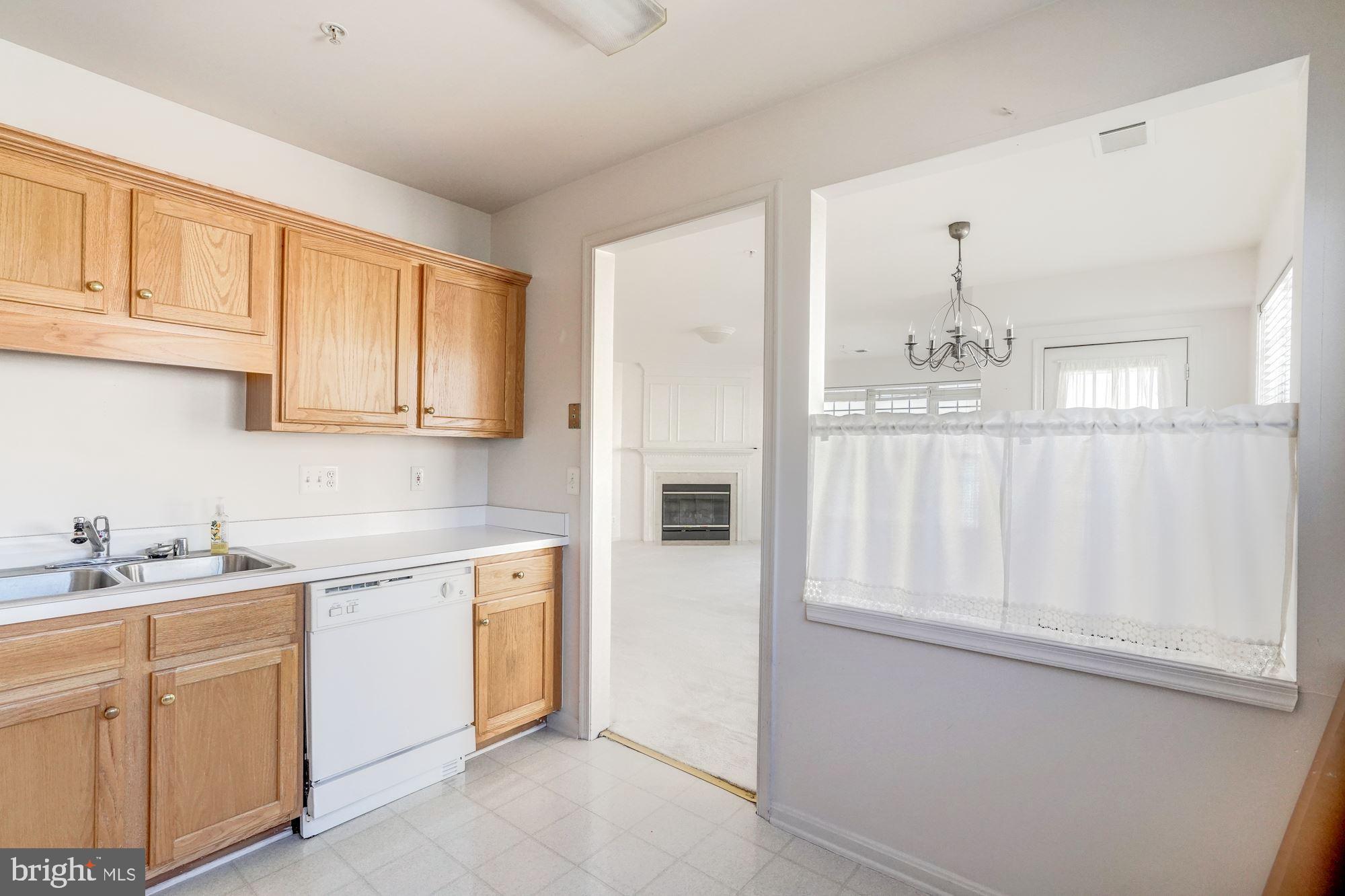 DOMINION STATION CONDOMINIUM - Residential Lease