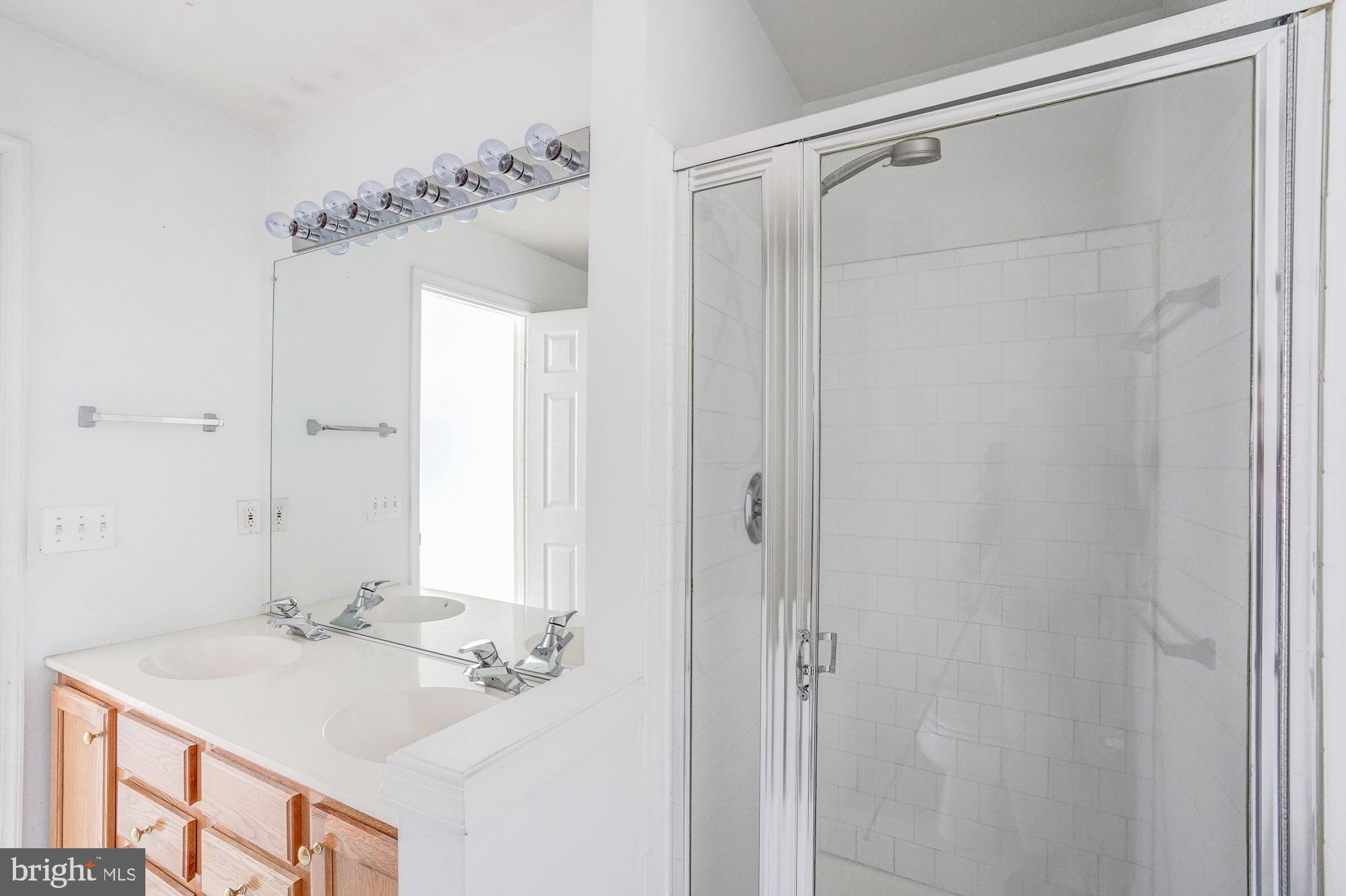 DOMINION STATION CONDOMINIUM - Residential Lease