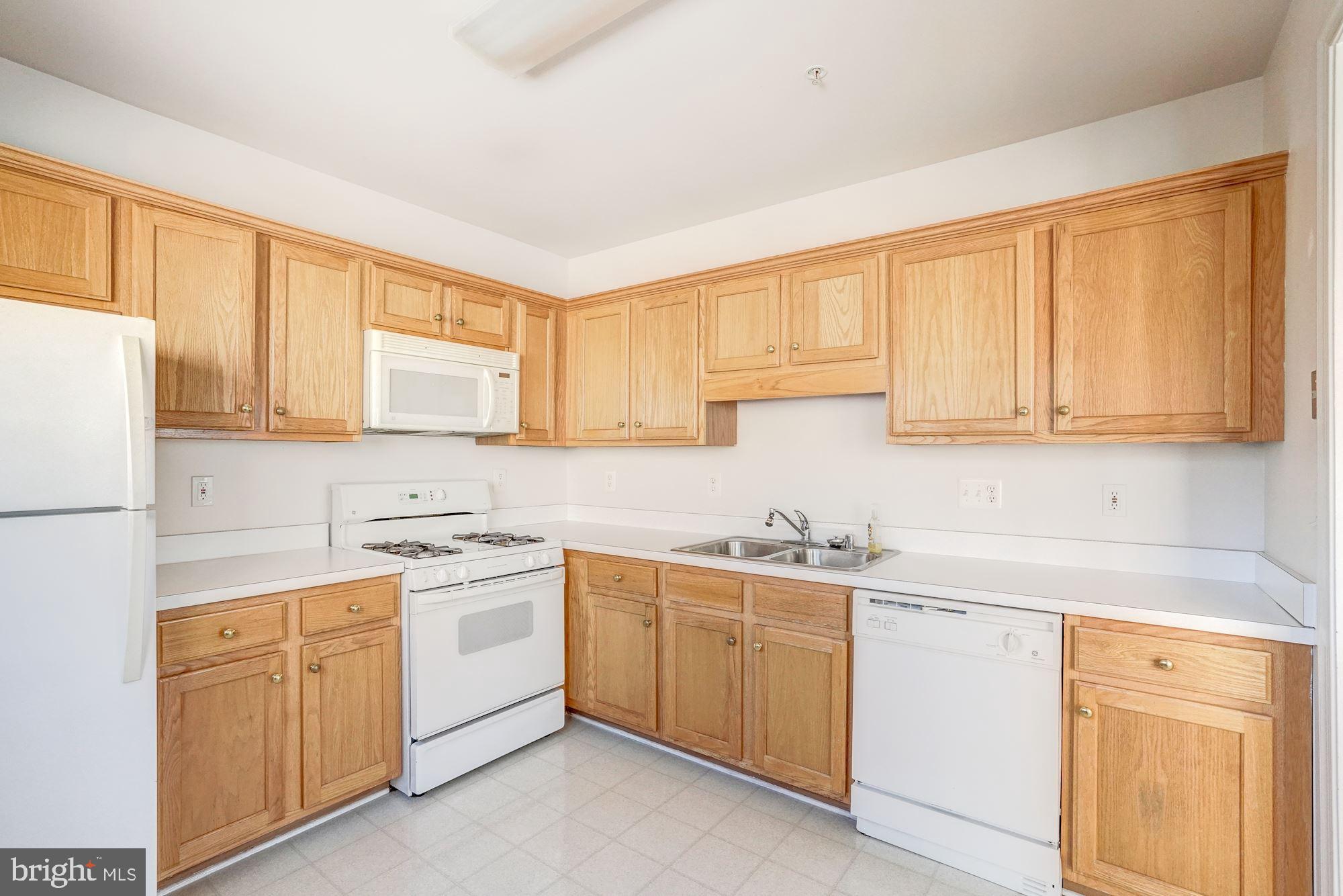 DOMINION STATION CONDOMINIUM - Residential Lease