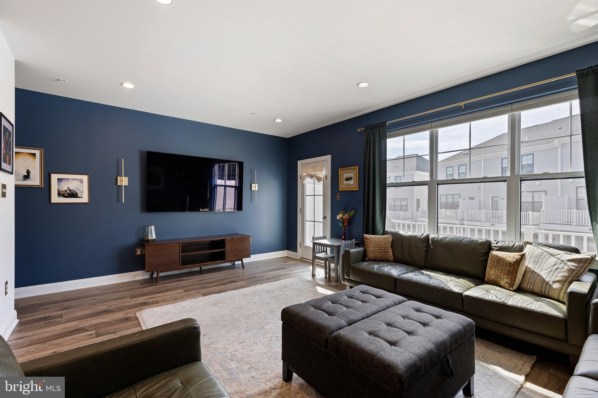 FREELAND SQUARE - Residential