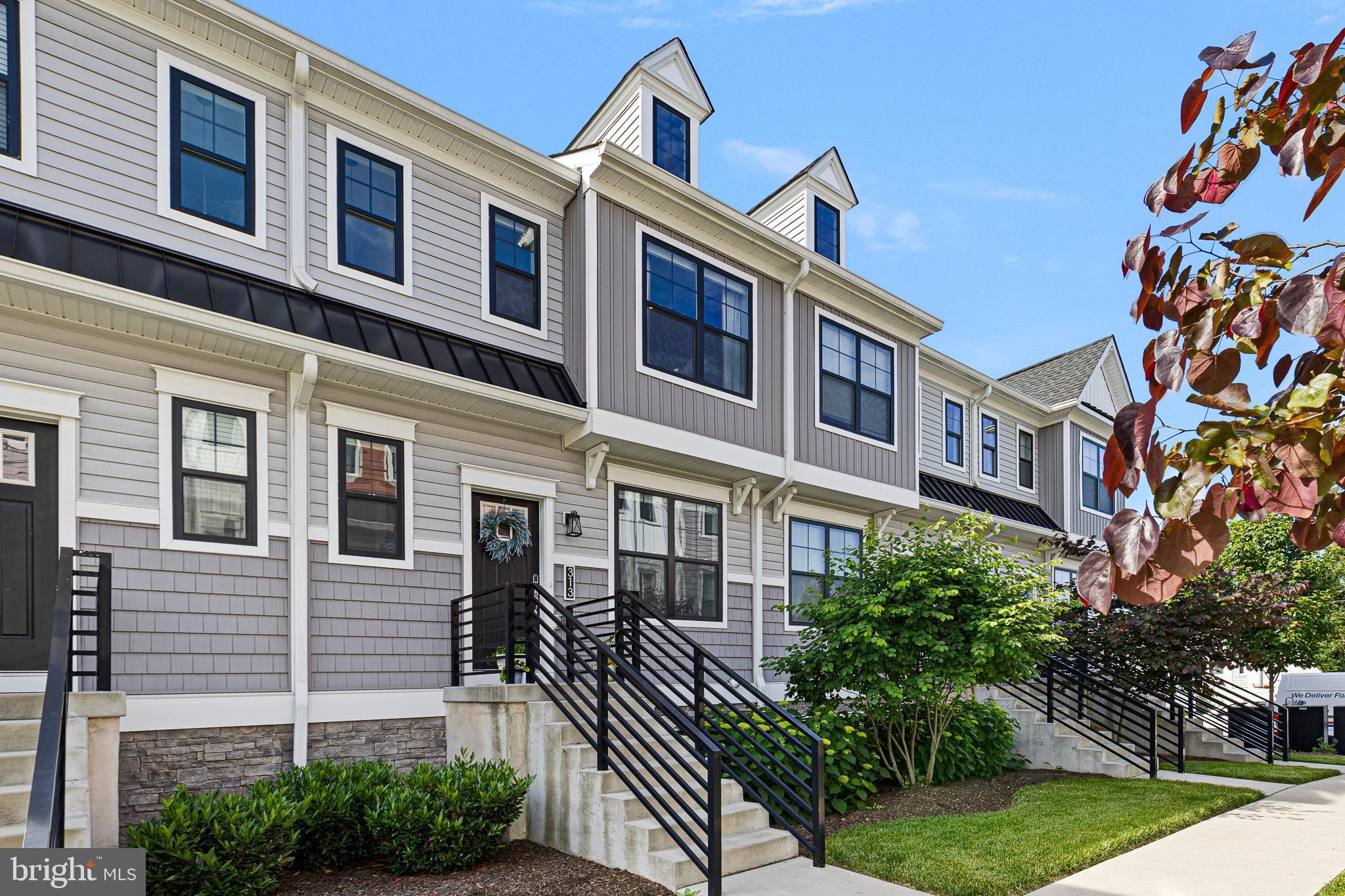 FREELAND SQUARE - Residential