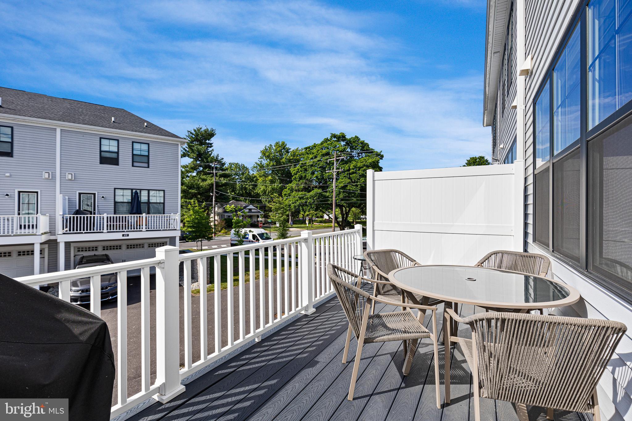 FREELAND SQUARE - Residential