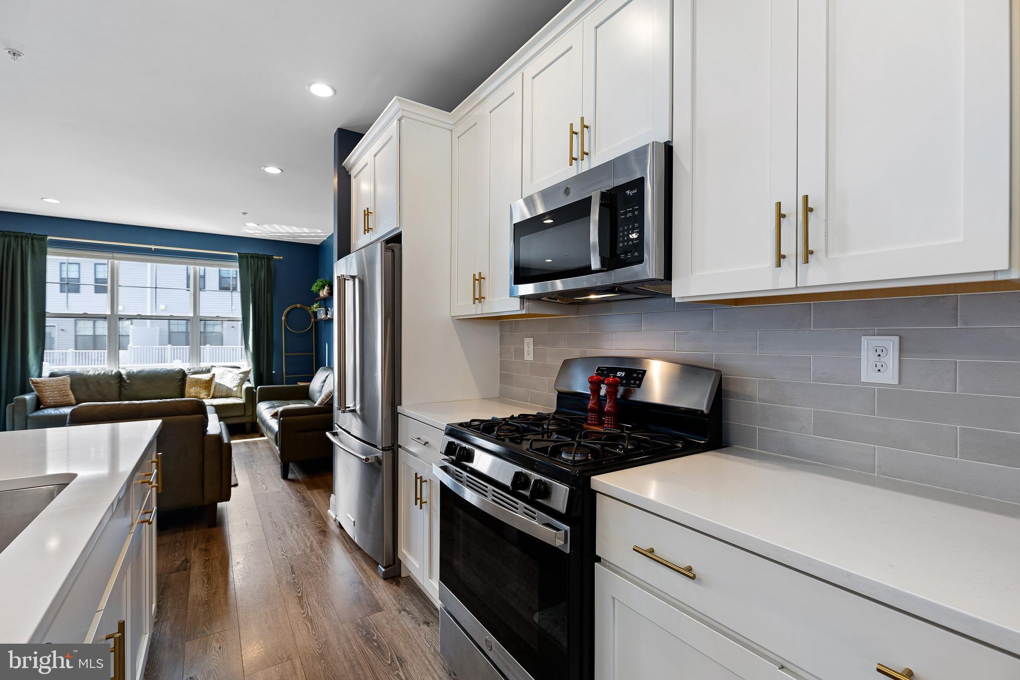 FREELAND SQUARE - Residential