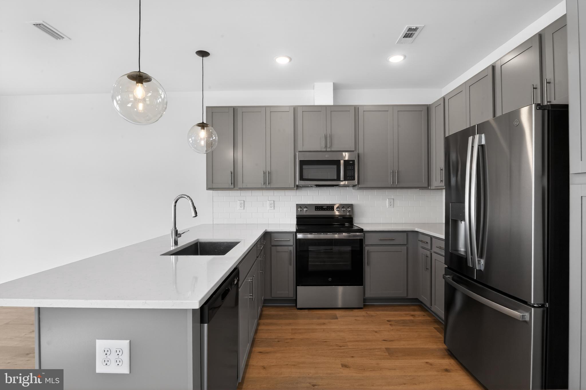 NORTH POINTE COMMONS - Residential