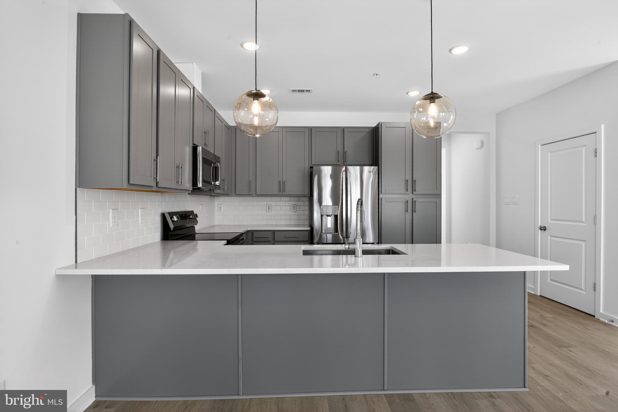 NORTH POINTE COMMONS - Residential