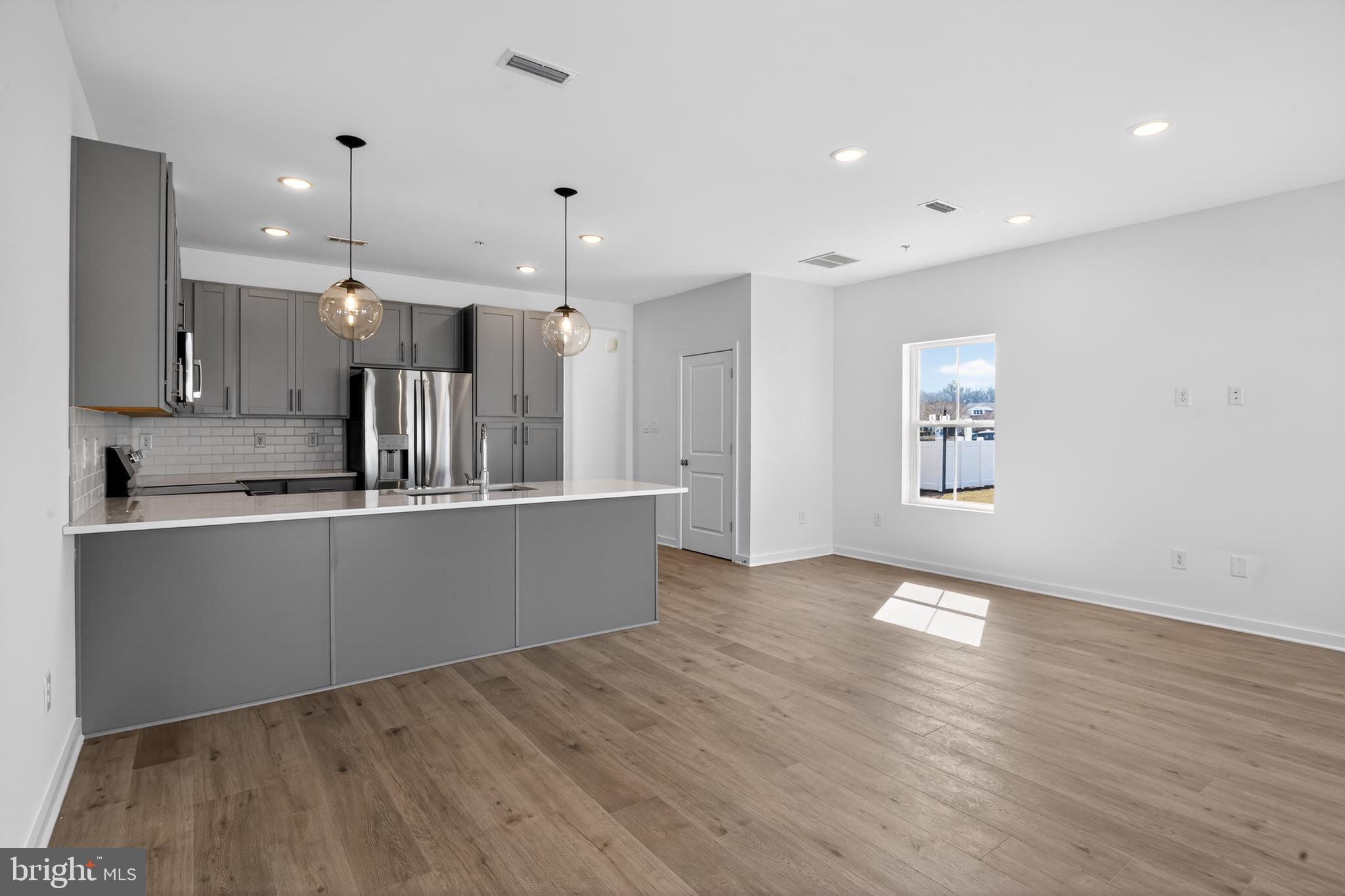 NORTH POINTE COMMONS - Residential