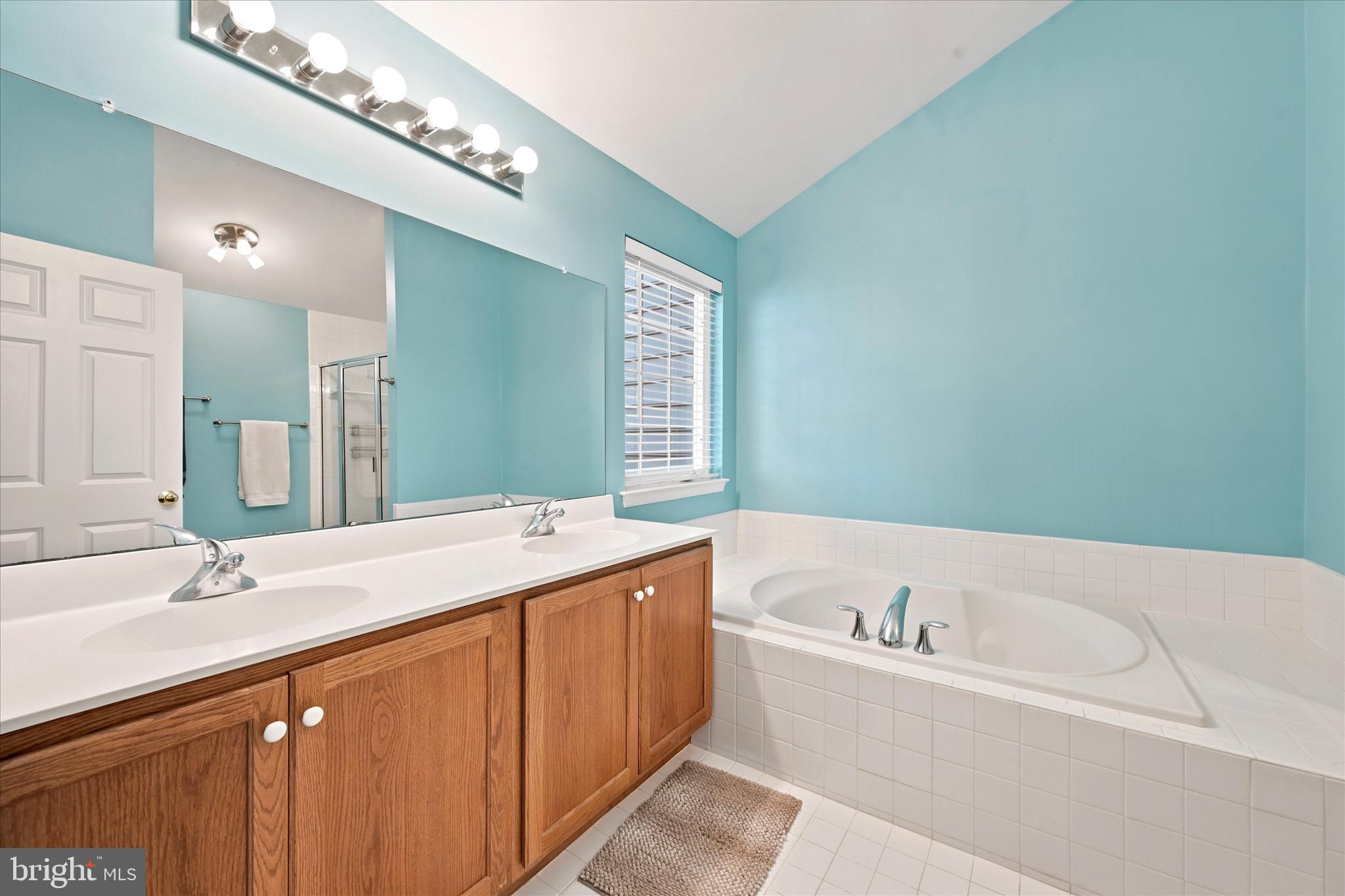 SCHOOLHOUSE LANE - Residential