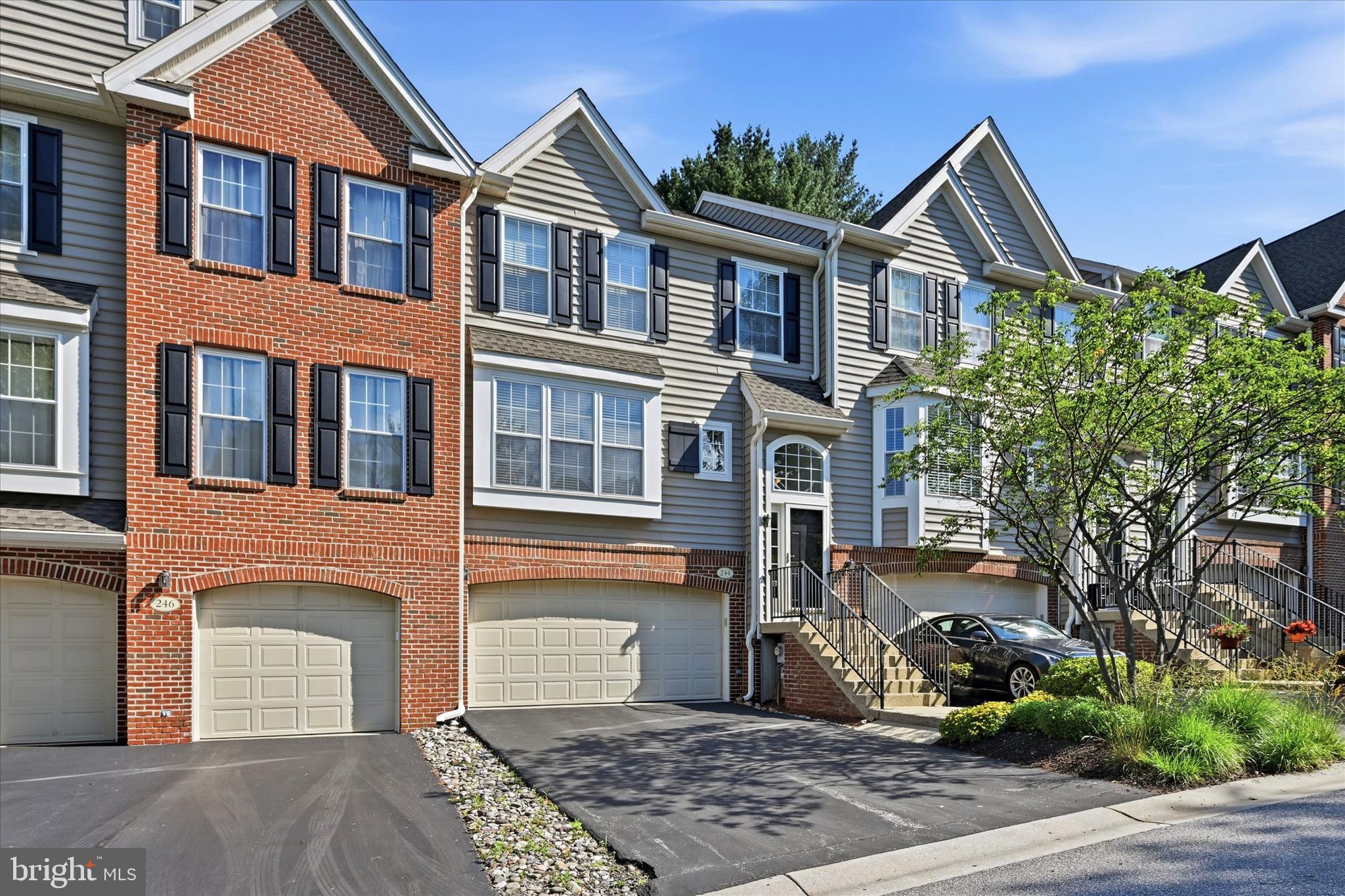 SCHOOLHOUSE LANE - Residential