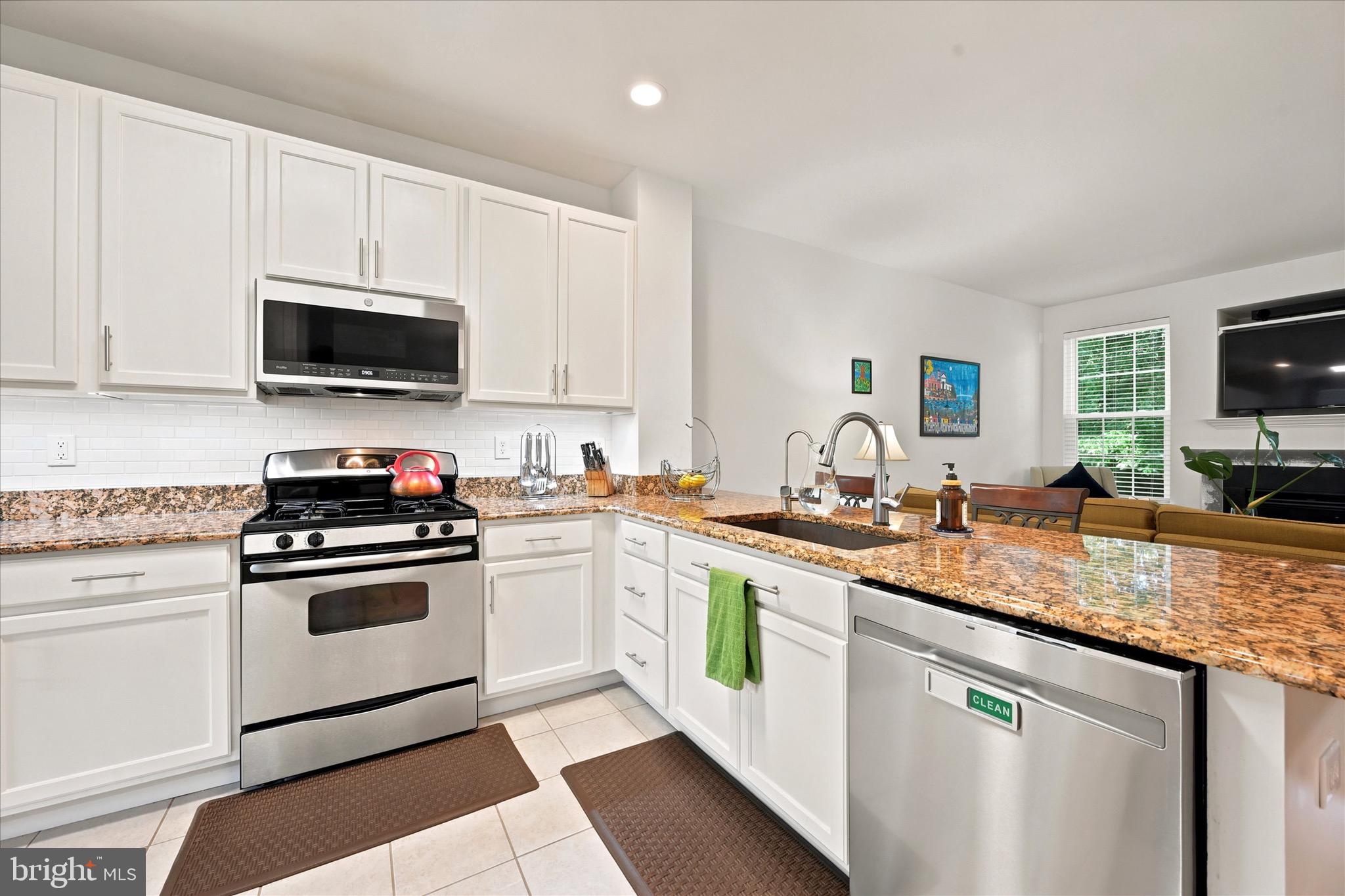 SCHOOLHOUSE LANE - Residential