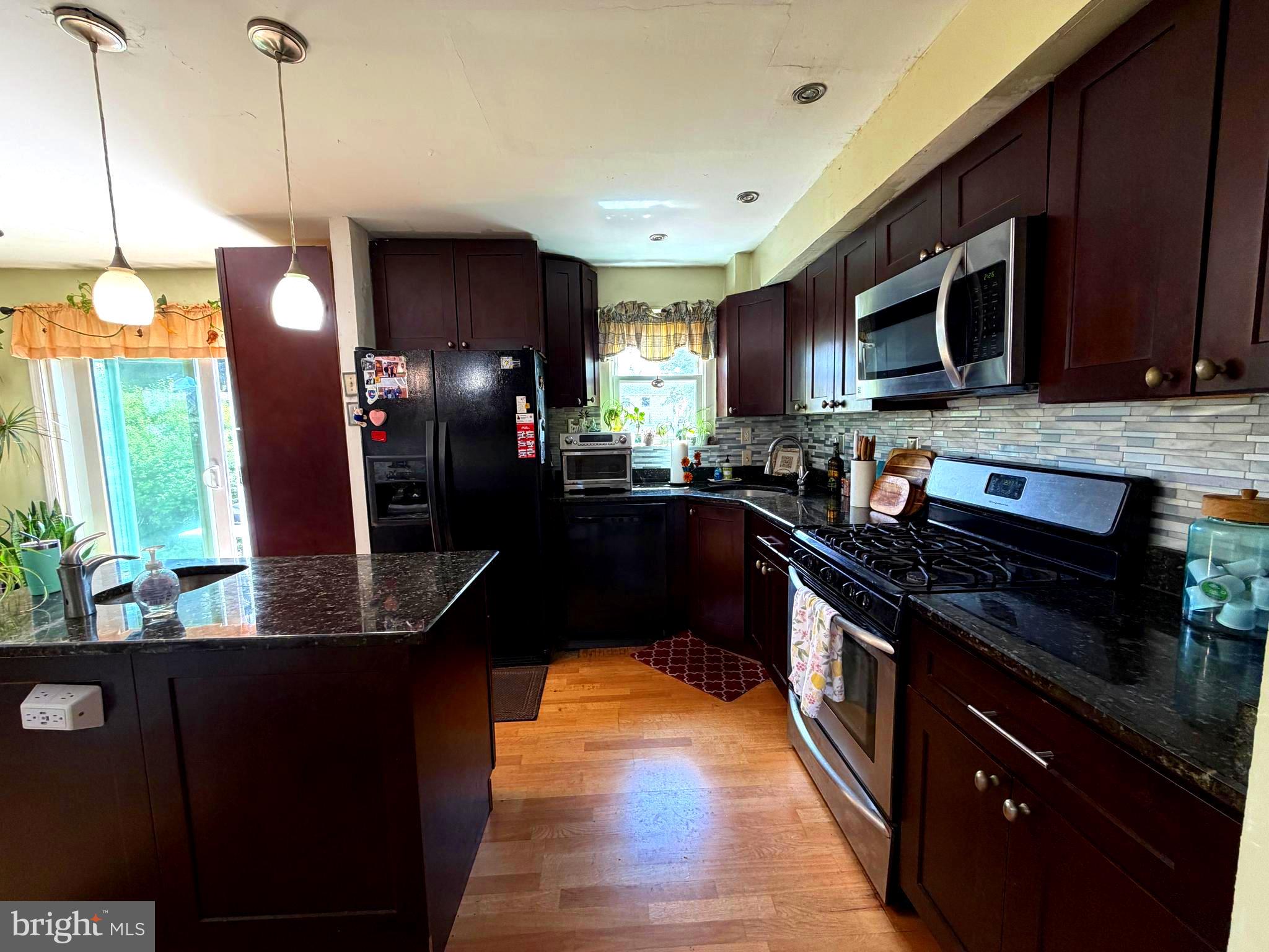 WILLOW MANOR - Residential