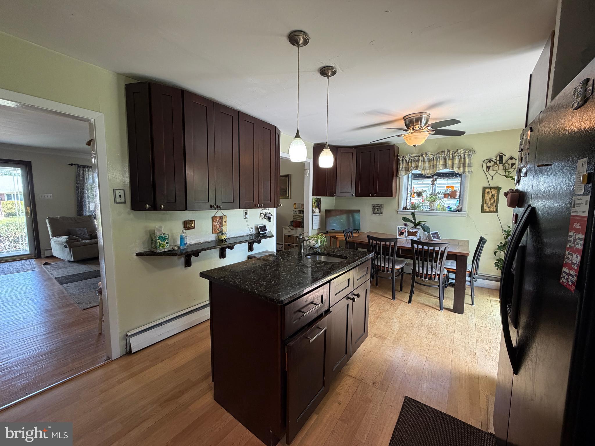 WILLOW MANOR - Residential