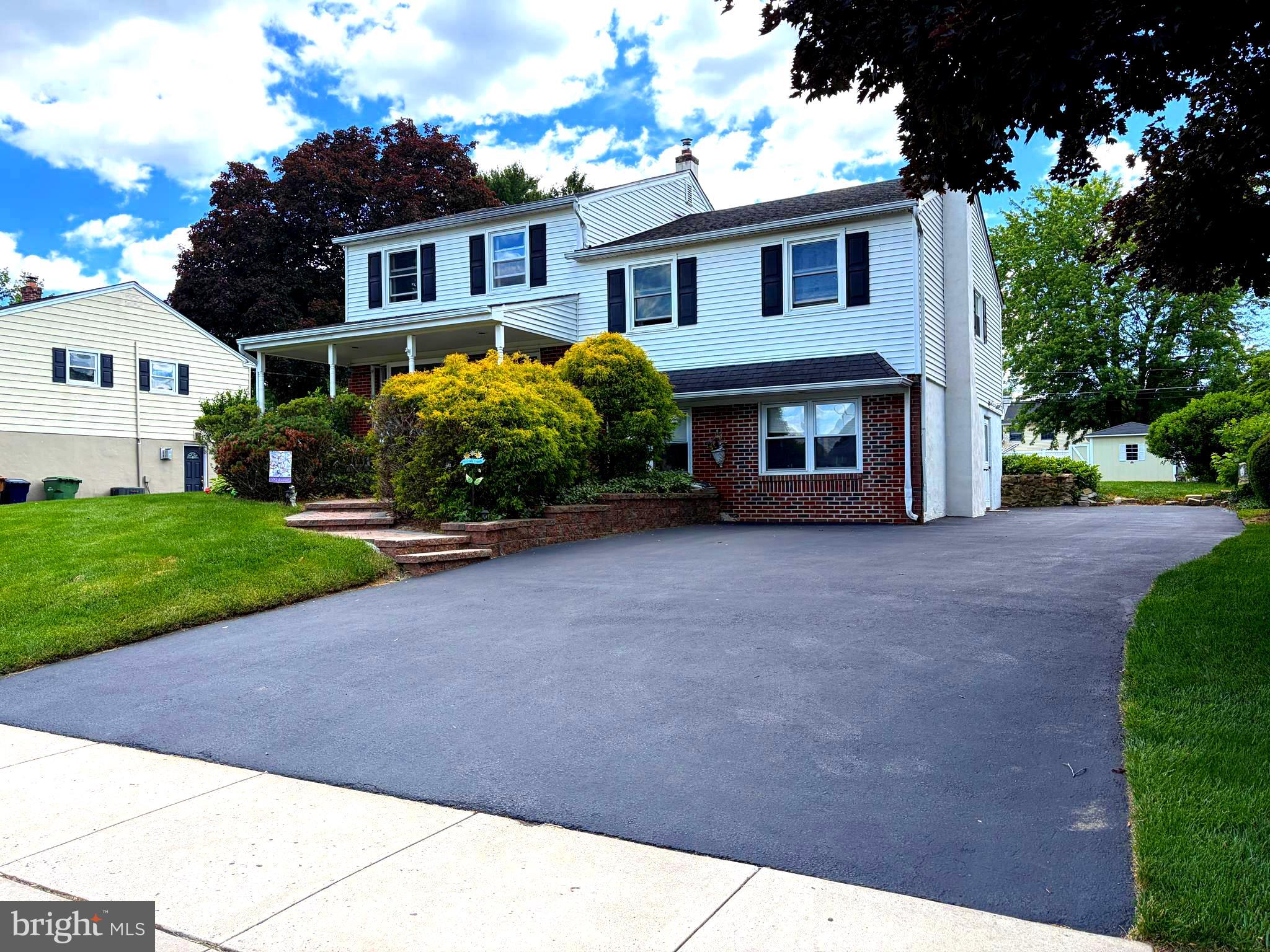 WILLOW MANOR - Residential