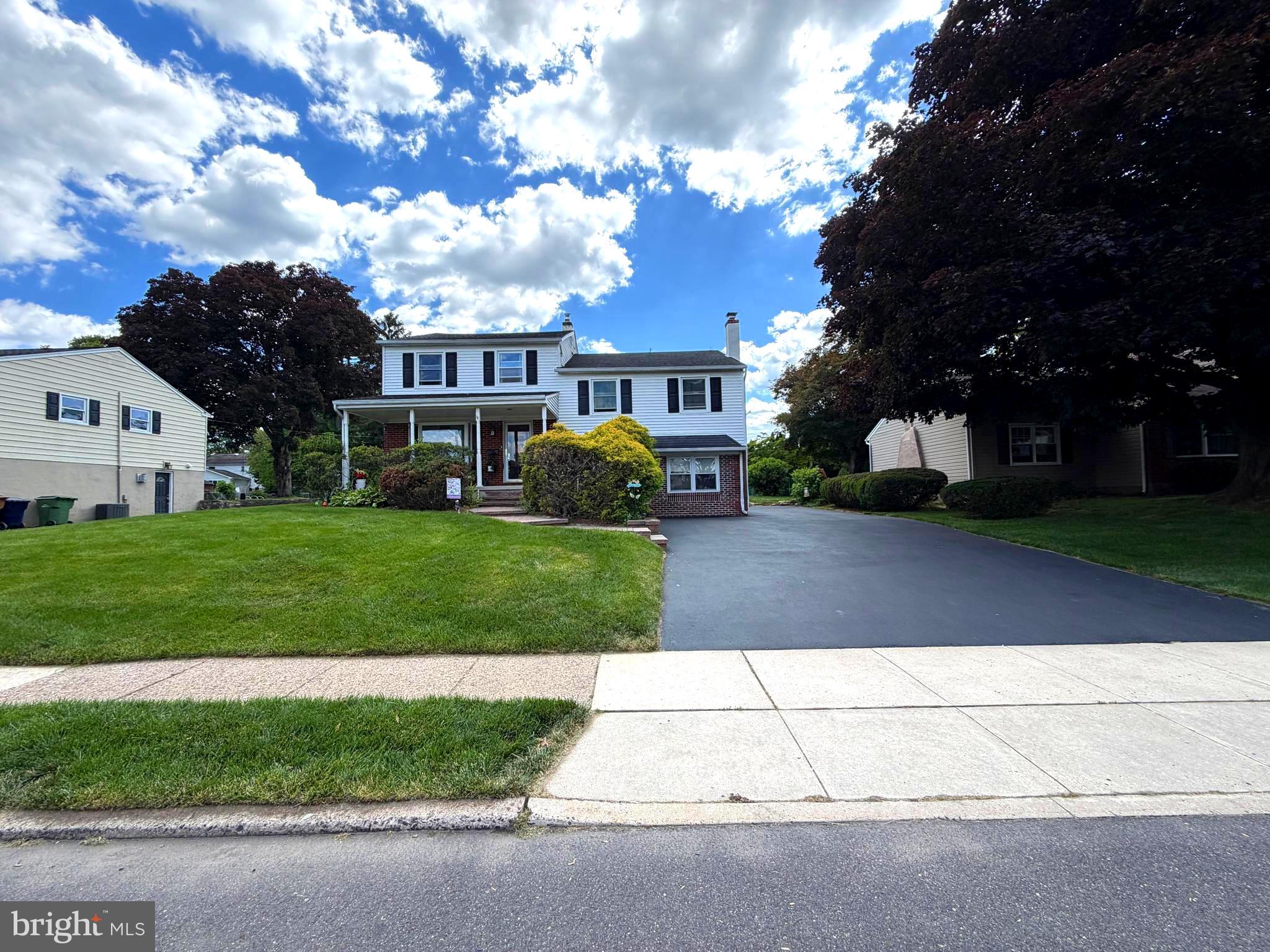 WILLOW MANOR - Residential