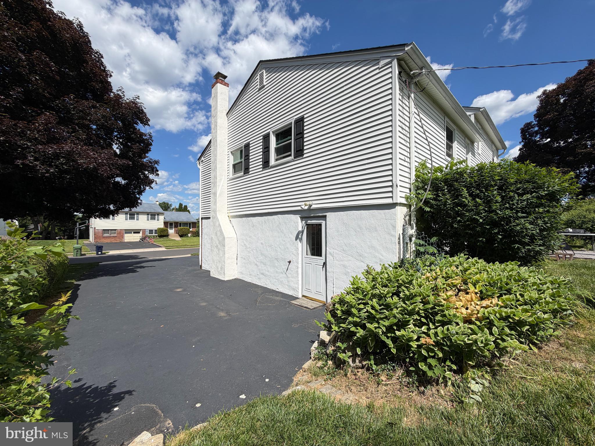 WILLOW MANOR - Residential