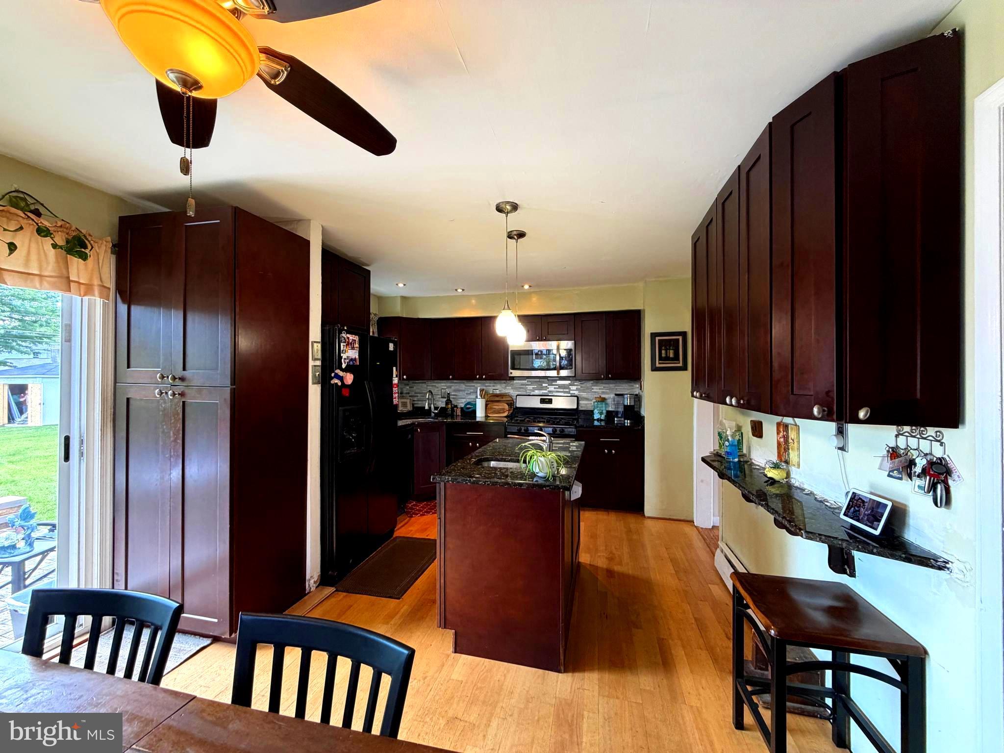 WILLOW MANOR - Residential