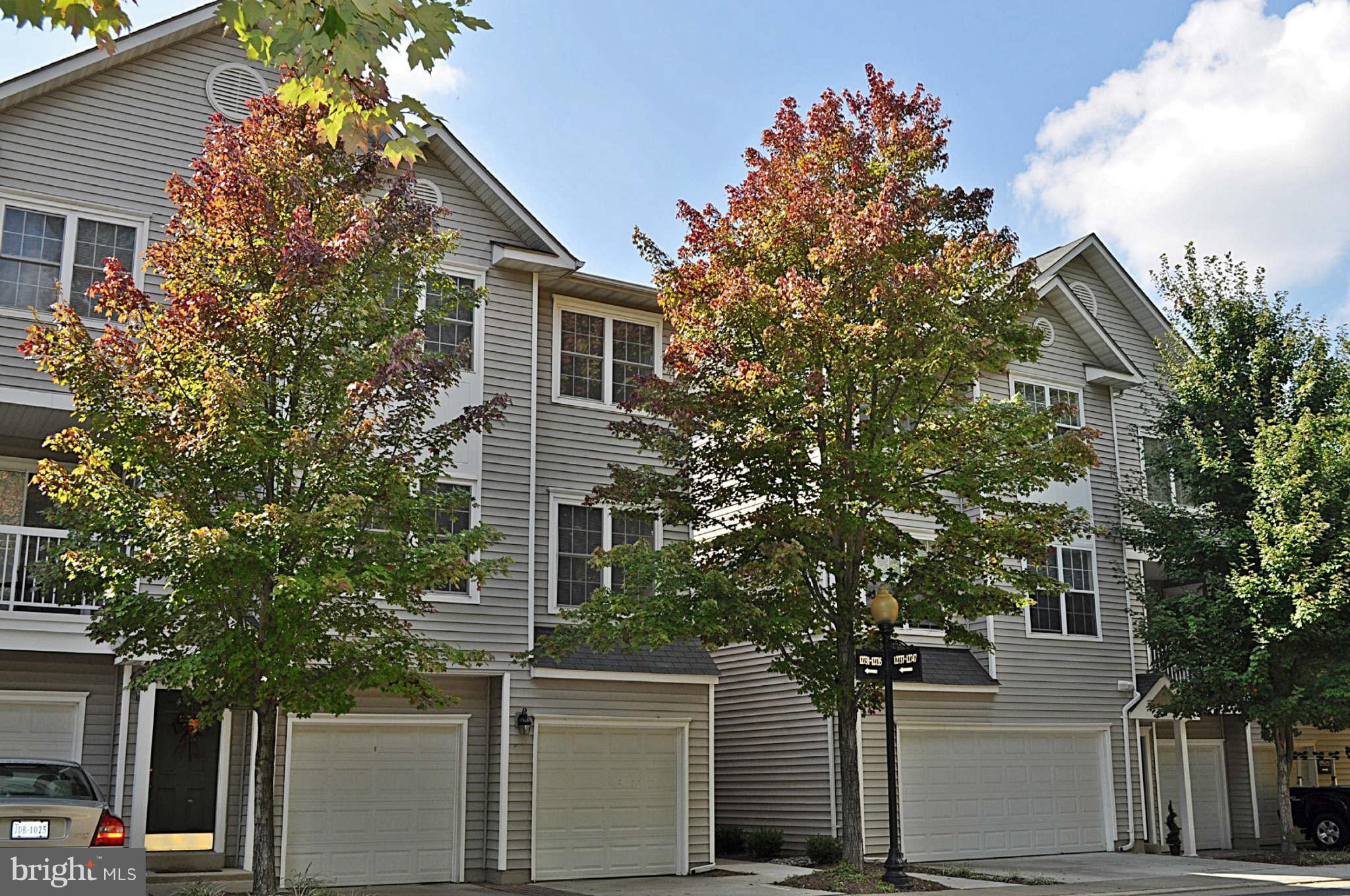2-Level Townhouse Style Condo in prime gated community. Updated throughout: ceramic tile floor in kitchen & baths, new lighting throughout, 1 all new bath, 1 updated bath, new carpet & paint. Abundance of sunlight. Excellent open floor plan. Washer/dryer on kitchen level.Great community amenities: pool, clubhouse, 24-hr fitness ctr., picnic area, party room. Very convenient to Fair Lakes Shopping