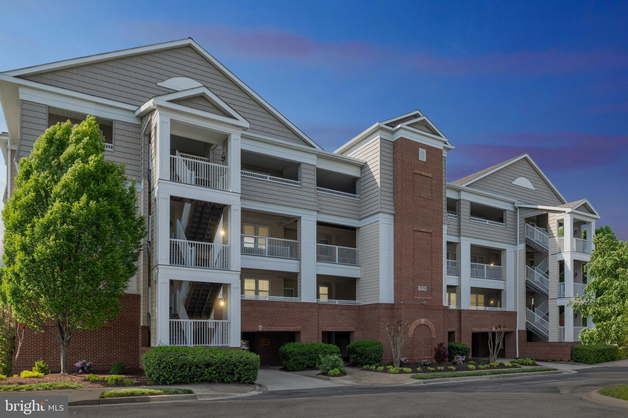OYSTER BAY CONDOMINIUMS - Residential