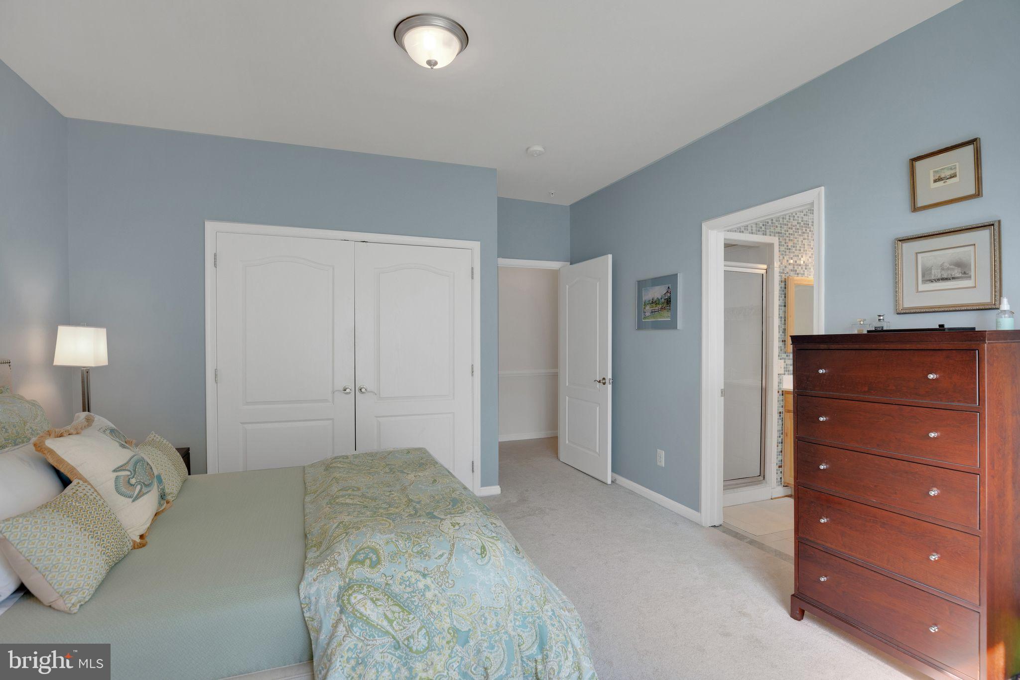 OYSTER BAY CONDOMINIUMS - Residential
