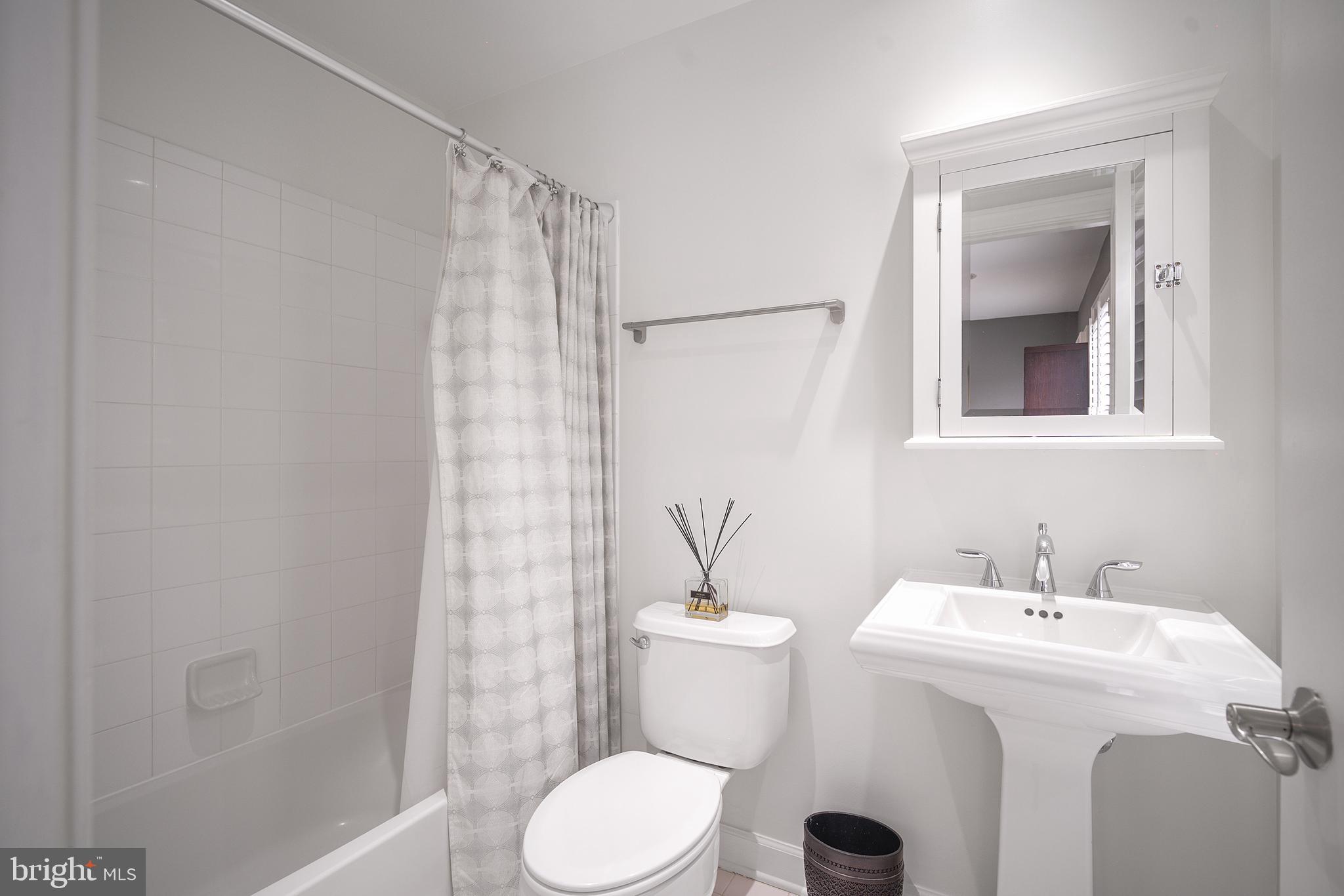 CHATHAM SQUARE - Residential