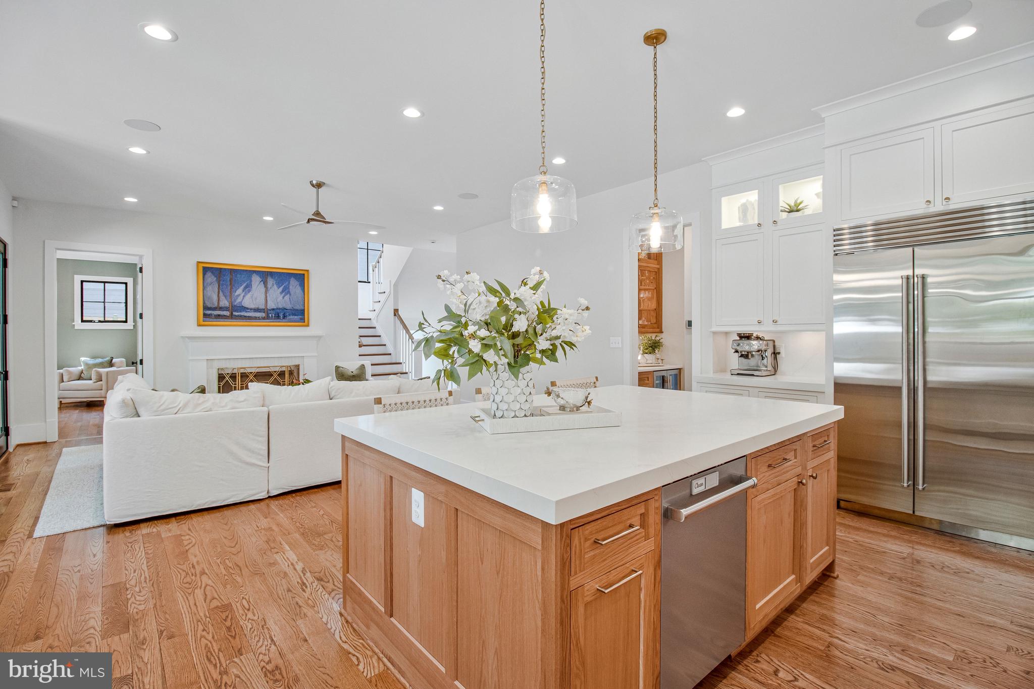 CRESCENT HILLS - Residential
