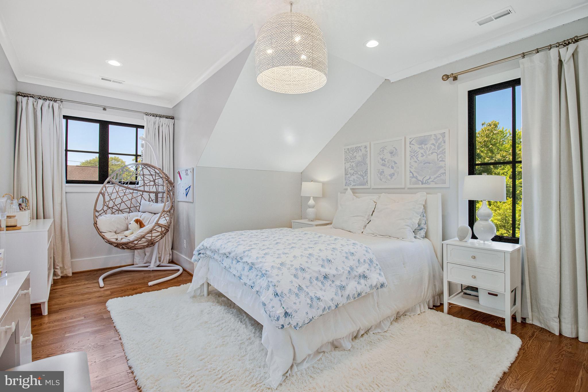 CRESCENT HILLS - Residential