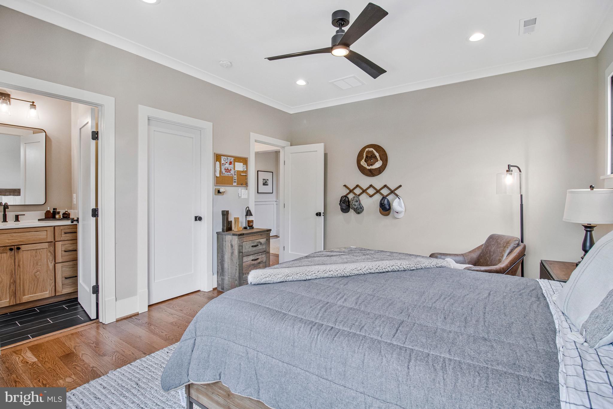 CRESCENT HILLS - Residential