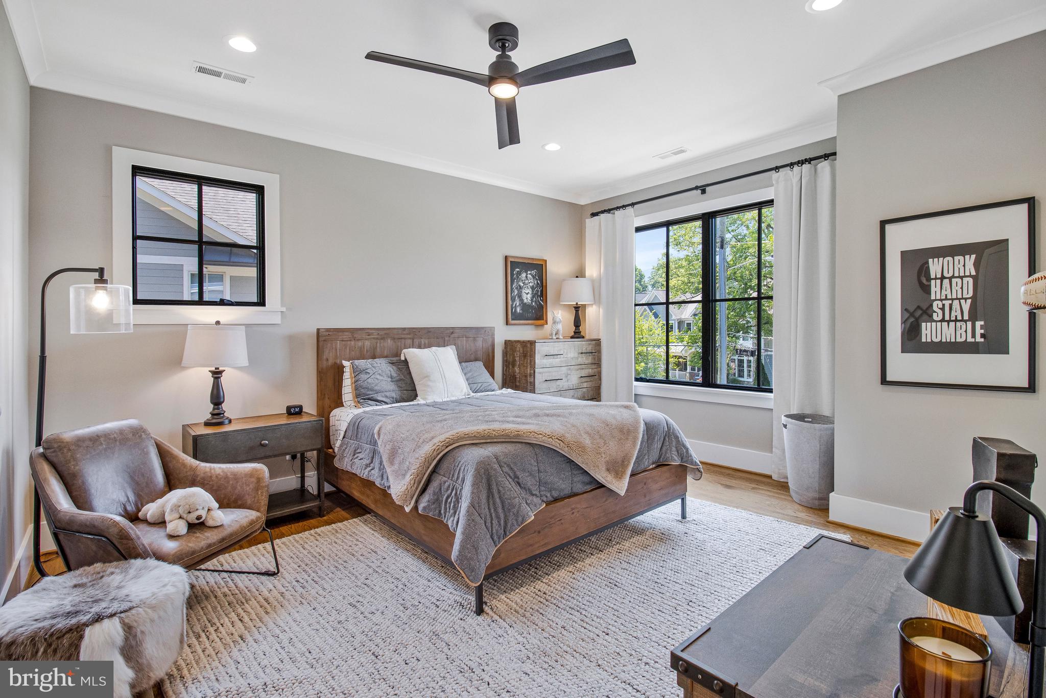 CRESCENT HILLS - Residential