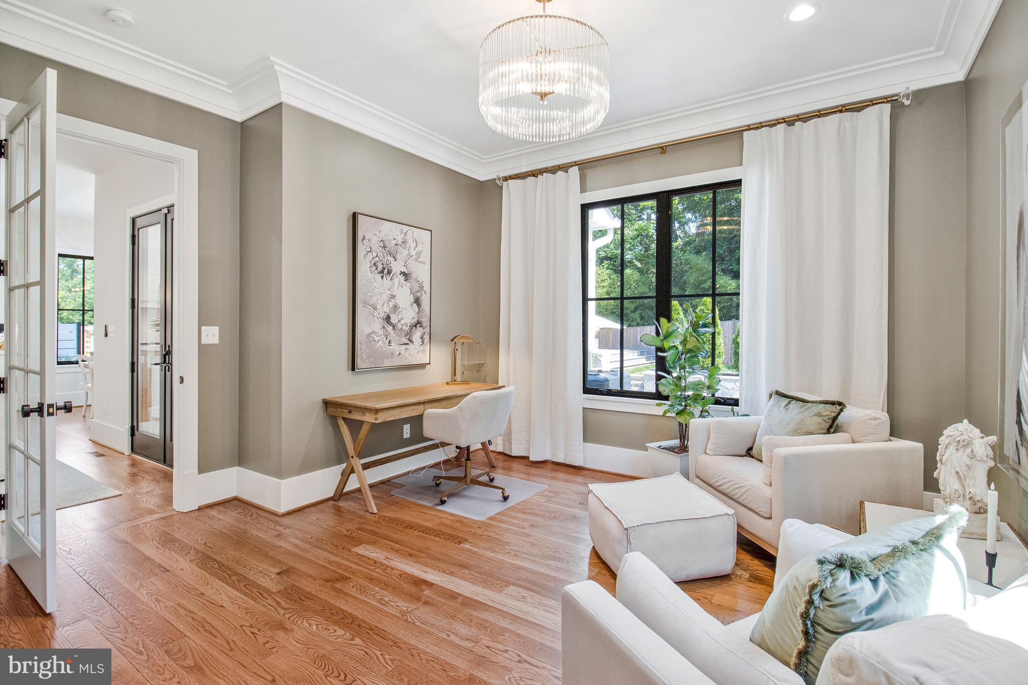 CRESCENT HILLS - Residential
