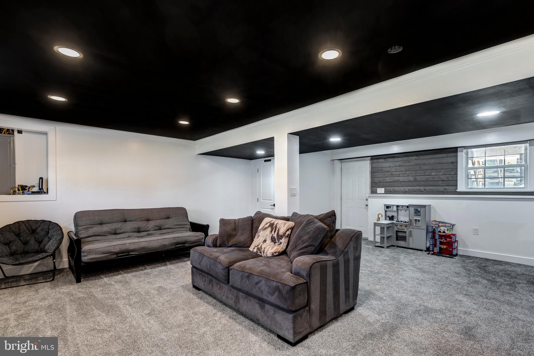 SARAHS CHOICE - Residential