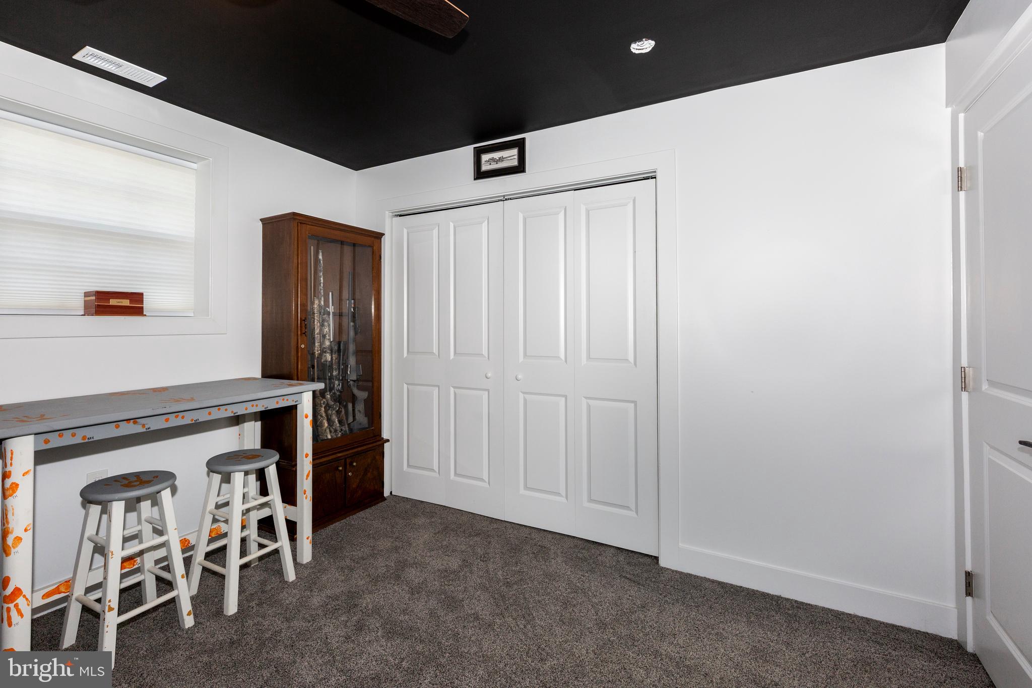 SARAHS CHOICE - Residential