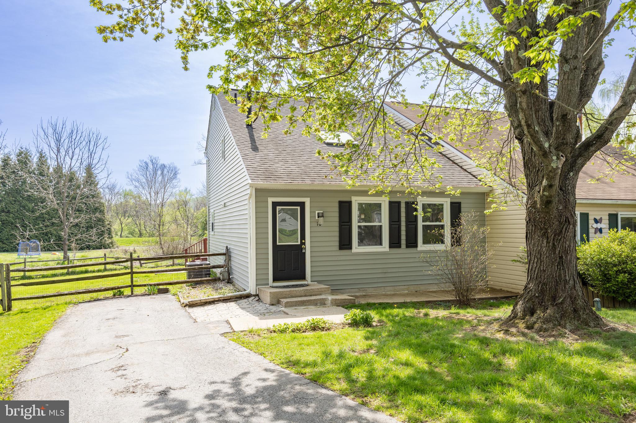 INGLESIDE VILLAGE - Residential