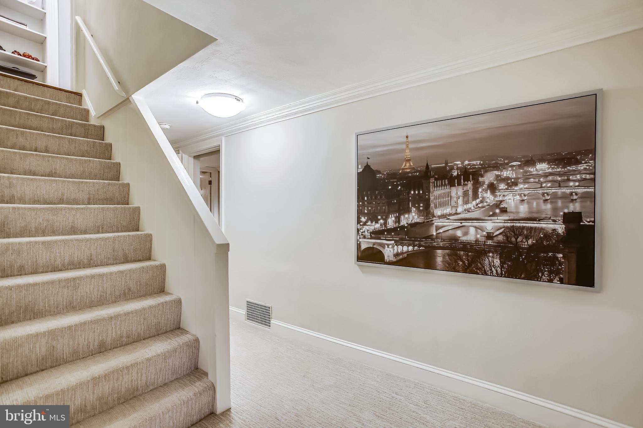 COUNTRY CLUB HILLS - Residential