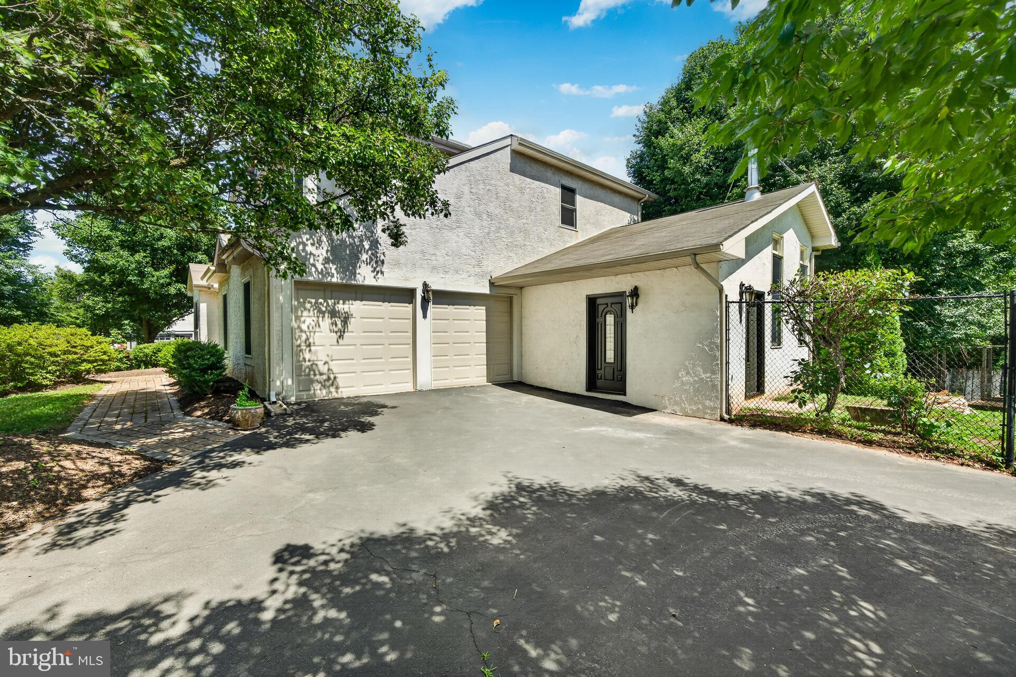 LONGSHORE ESTS - Residential