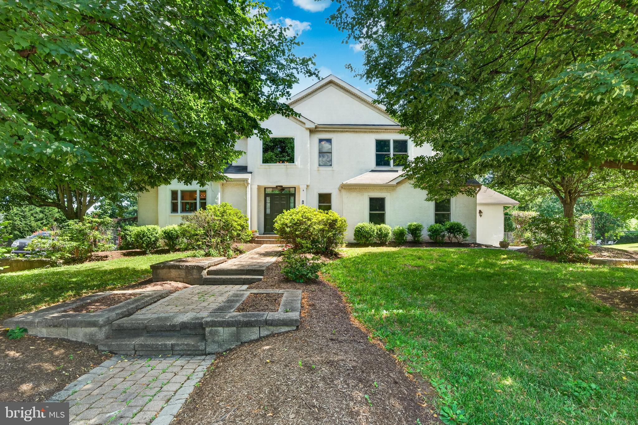 LONGSHORE ESTS - Residential