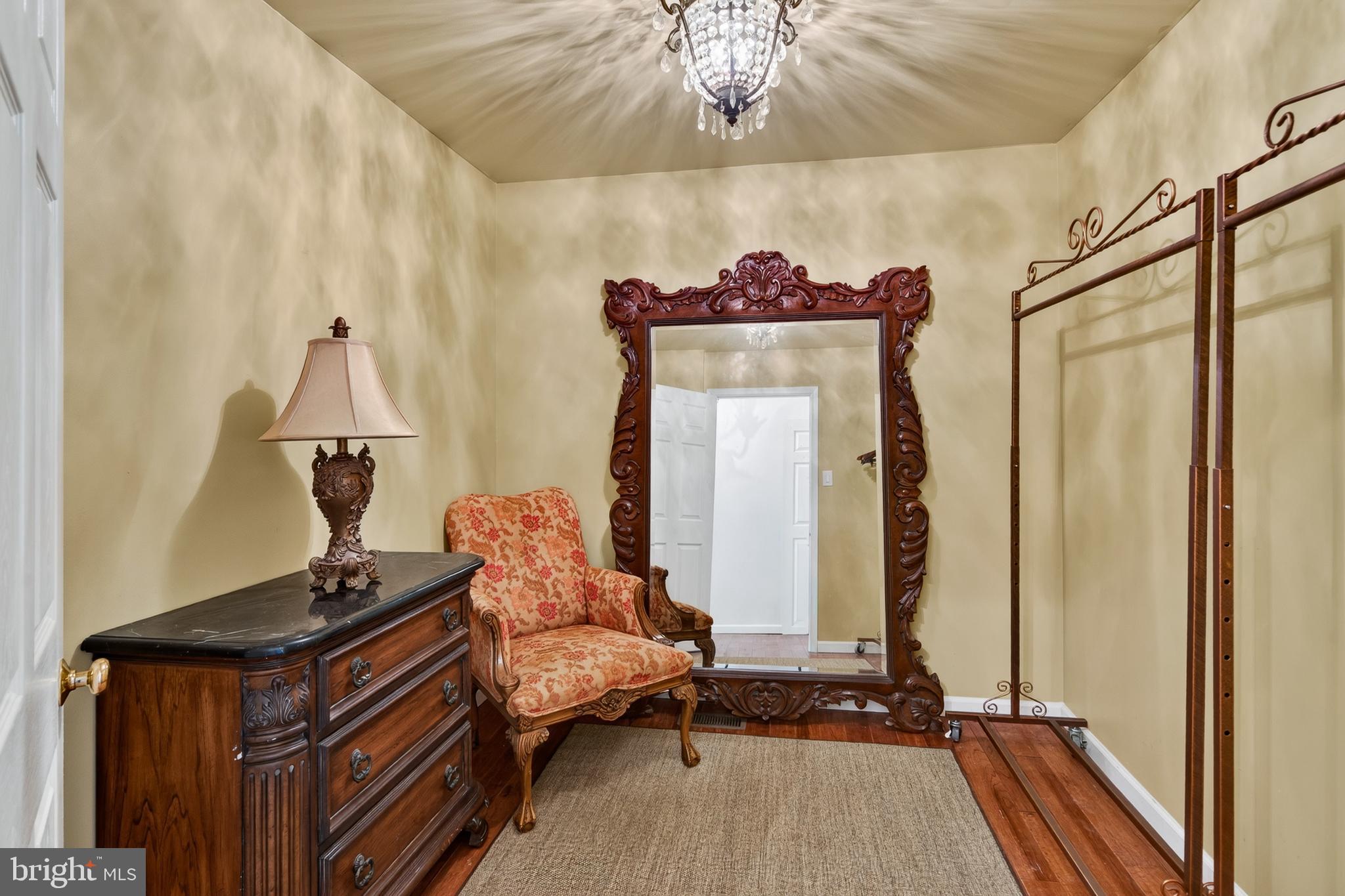 LONGSHORE ESTS - Residential