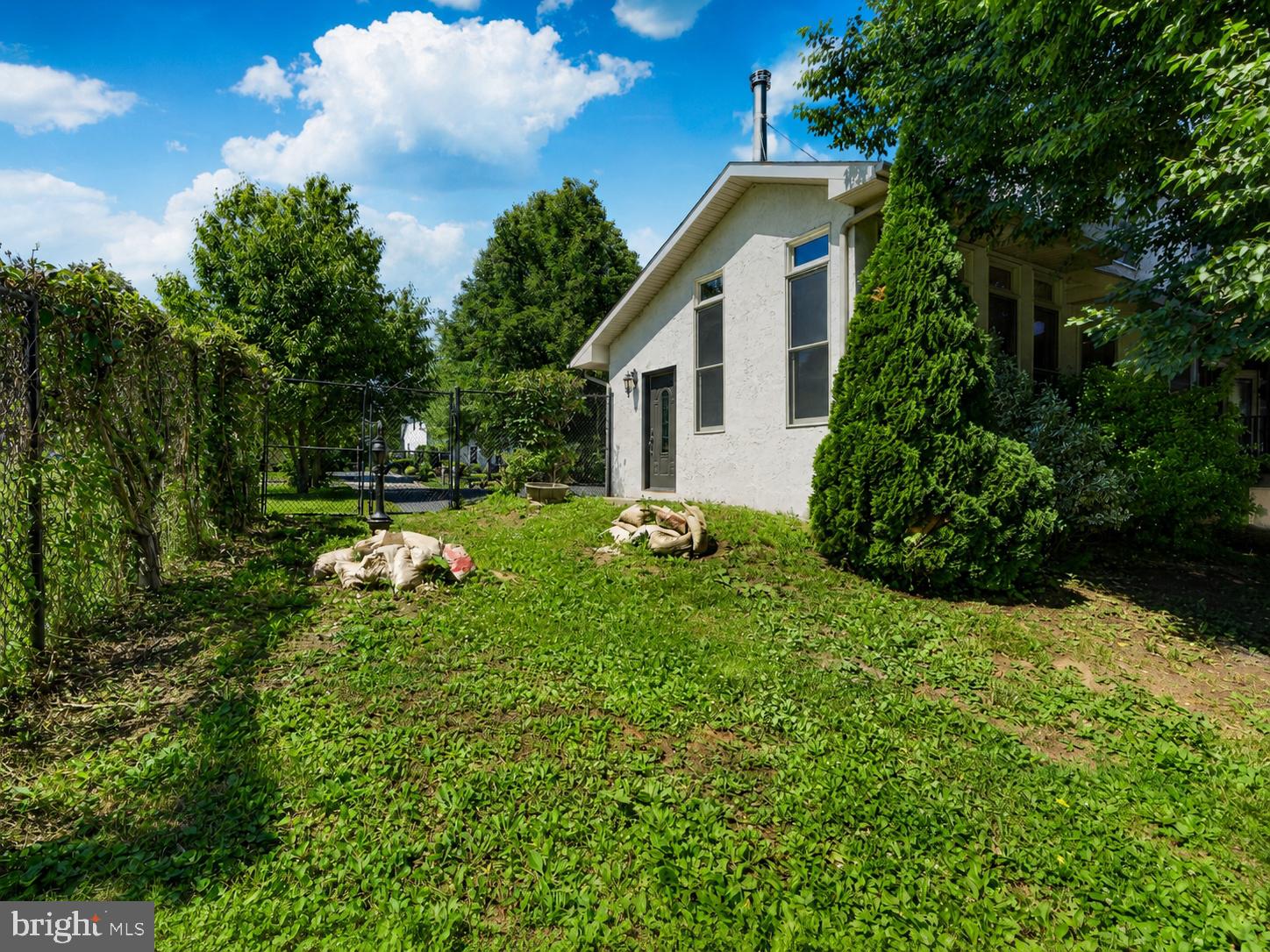 LONGSHORE ESTS - Residential